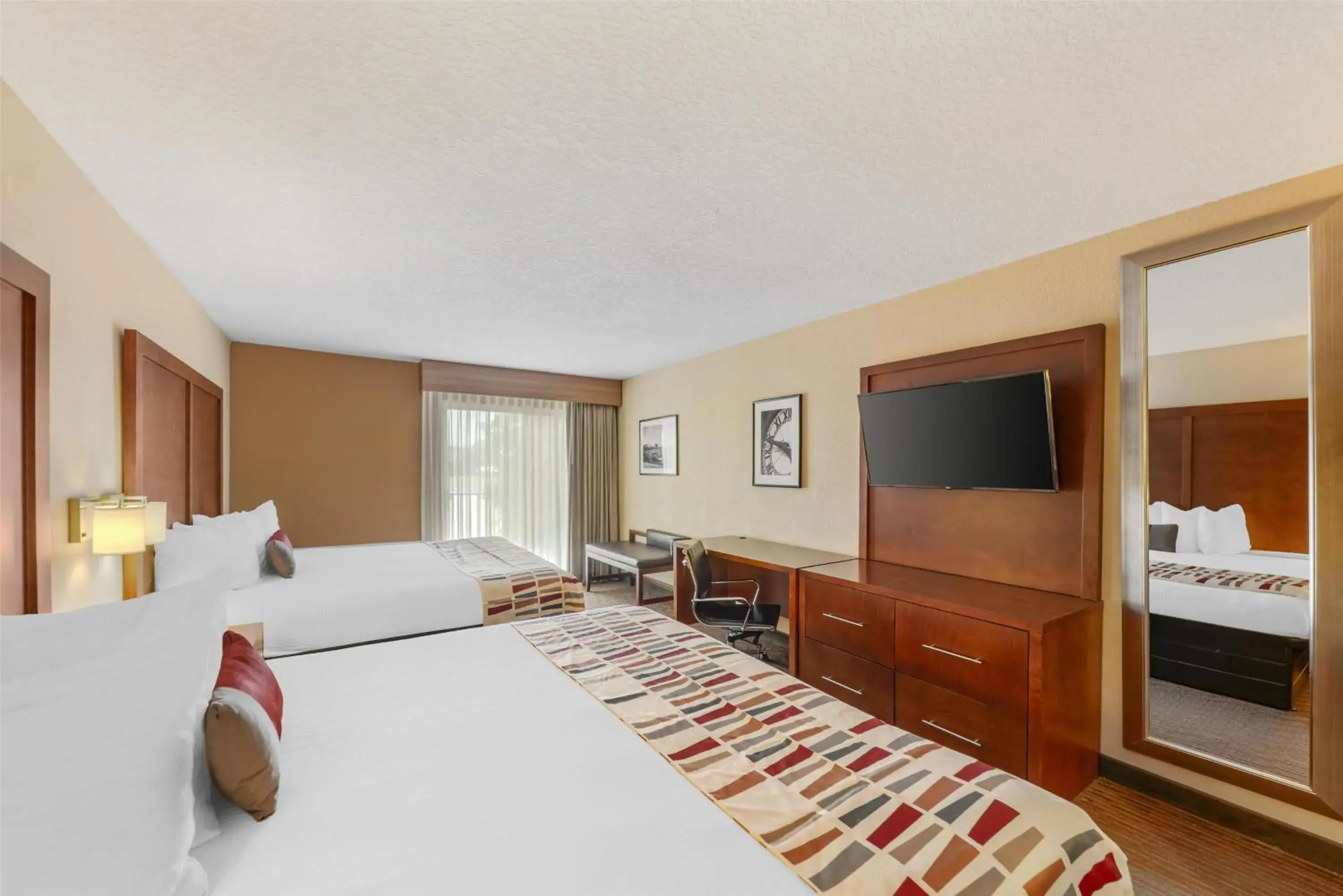 Photo of the whole room, Bed in Best Western Alamo Suites Photo of the whole room, Bed in Best Western Alamo Suites