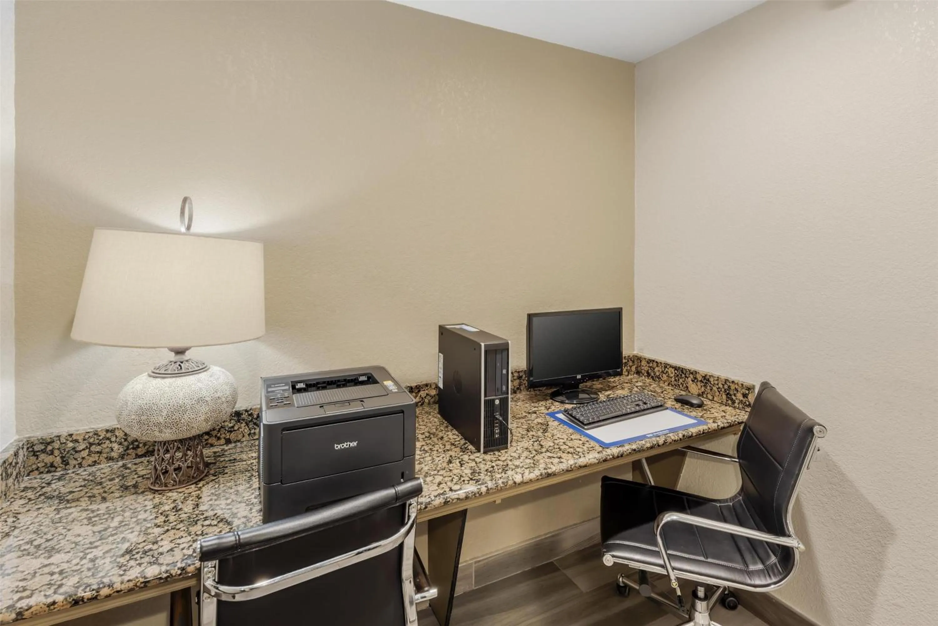Business facilities in Best Western Alamo Suites