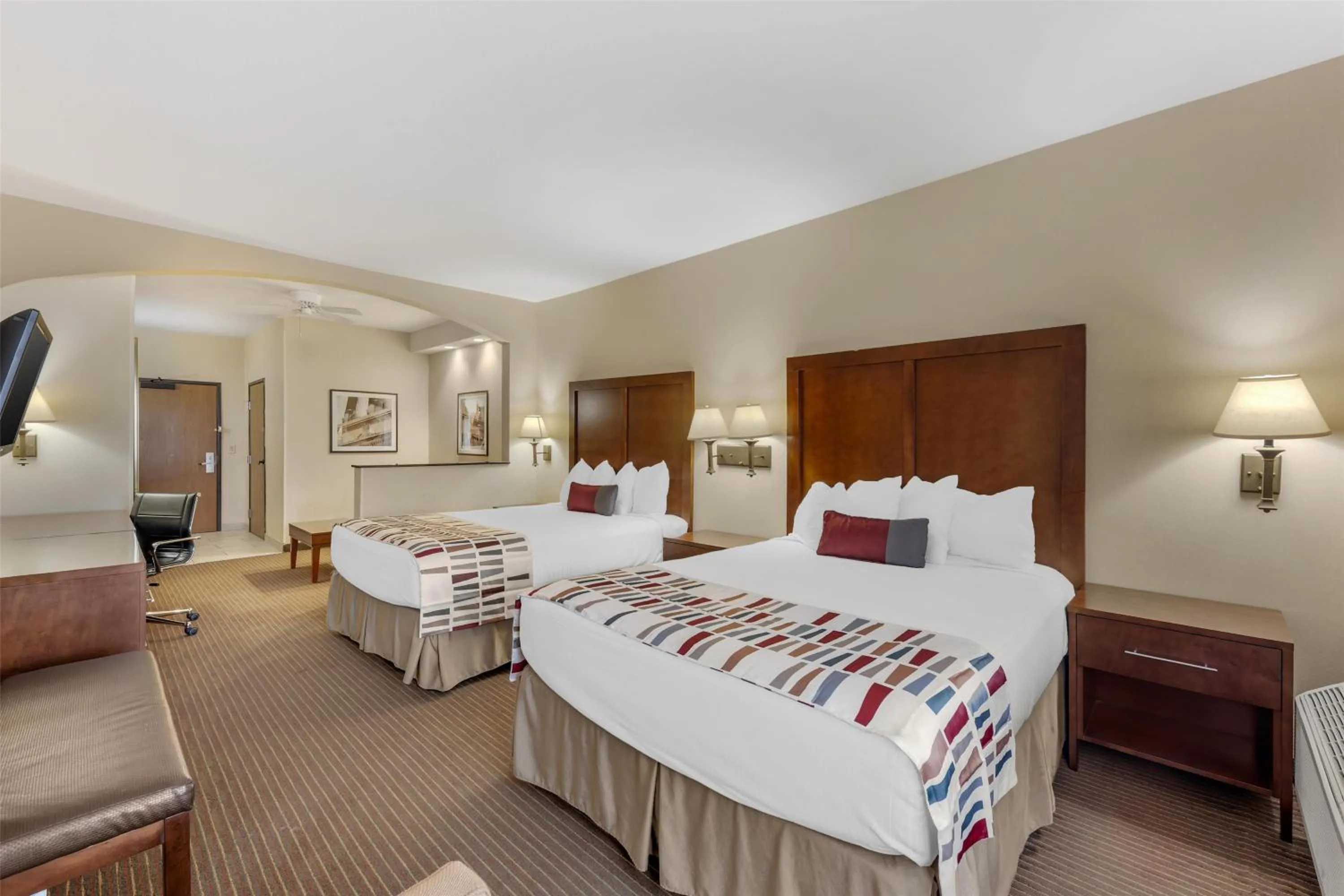 Photo of the whole room, Bed in Best Western Alamo Suites