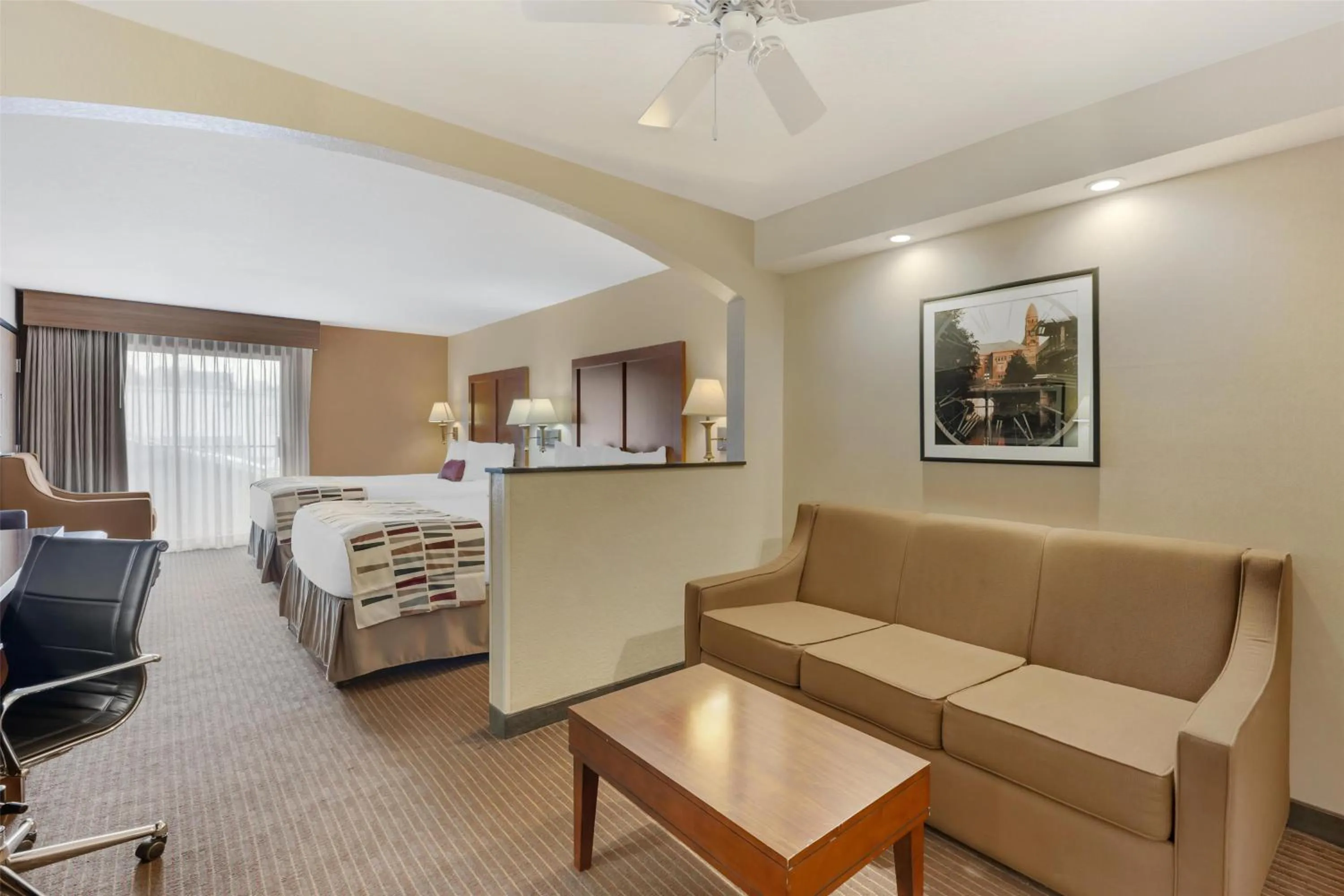 Photo of the whole room, Bed in Best Western Alamo Suites