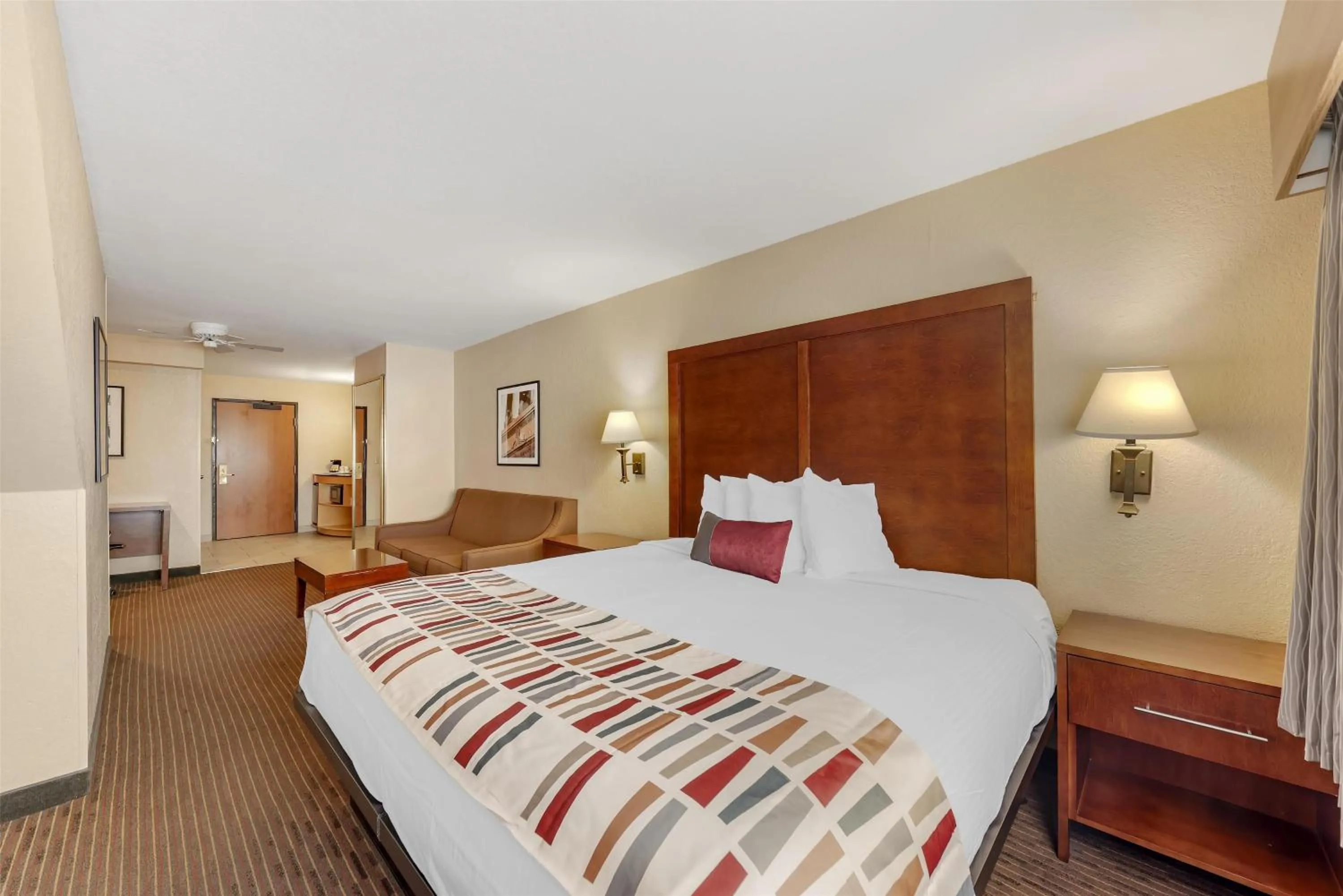 Photo of the whole room, Bed in Best Western Alamo Suites