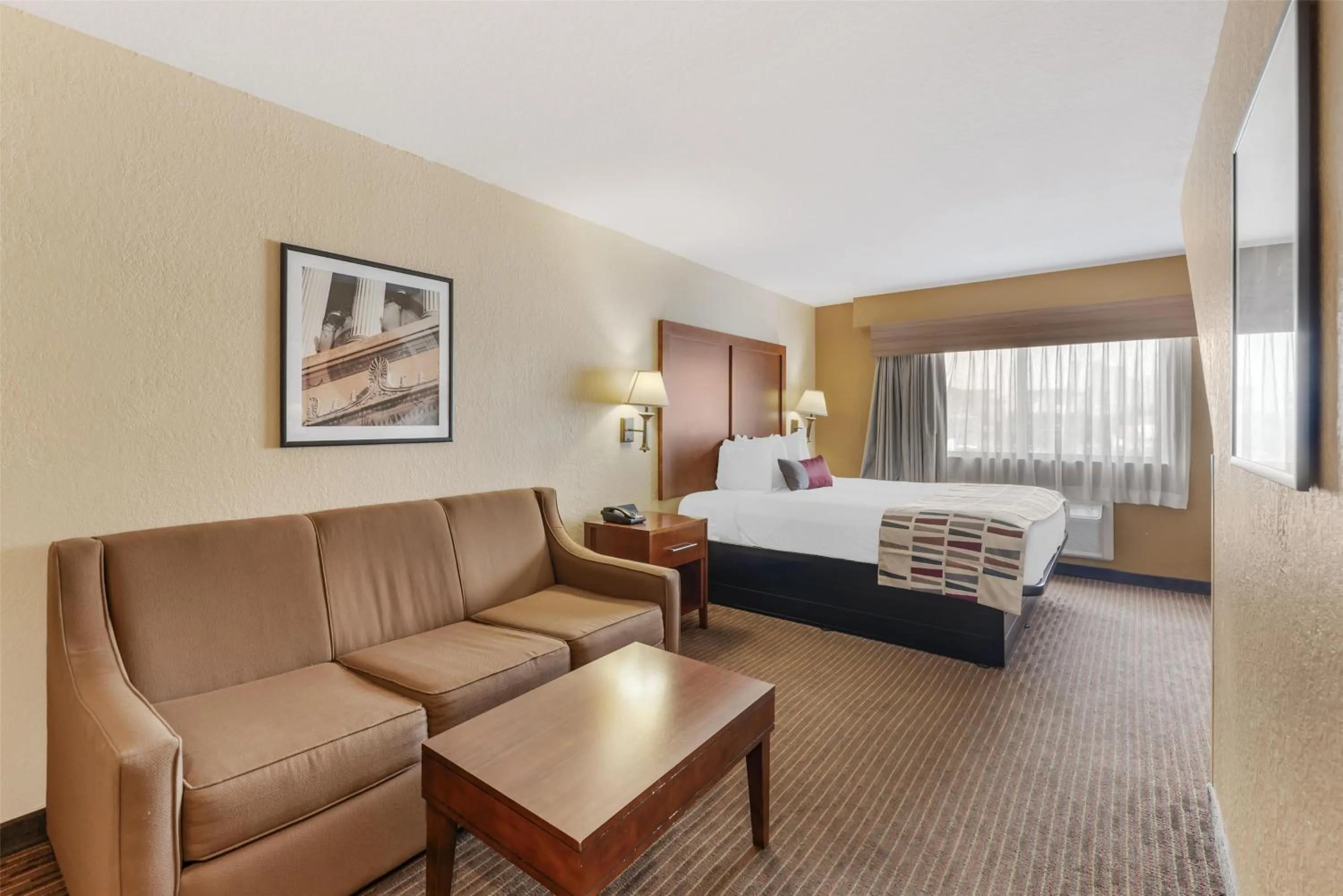 Photo of the whole room, Bed in Best Western Alamo Suites