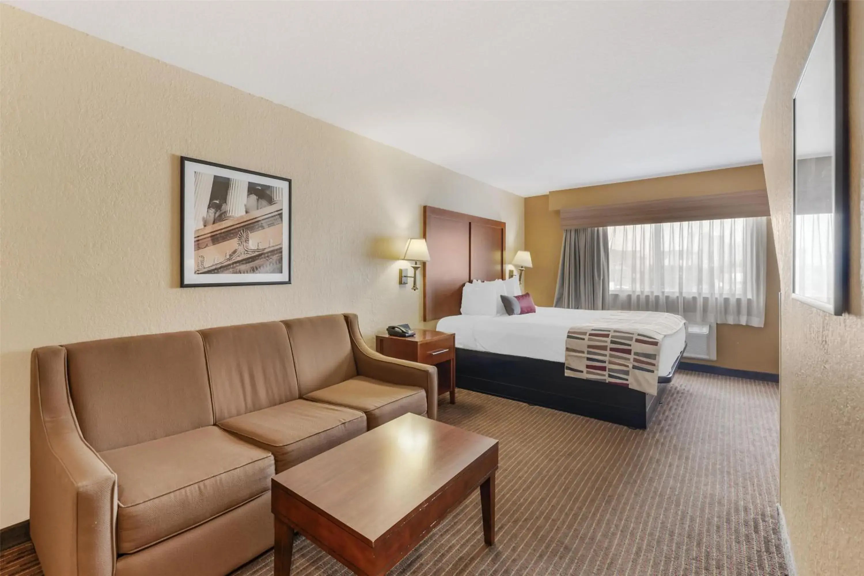 Photo of the whole room, Bed in Best Western Alamo Suites Photo of the whole room, Bed in Best Western Alamo Suites