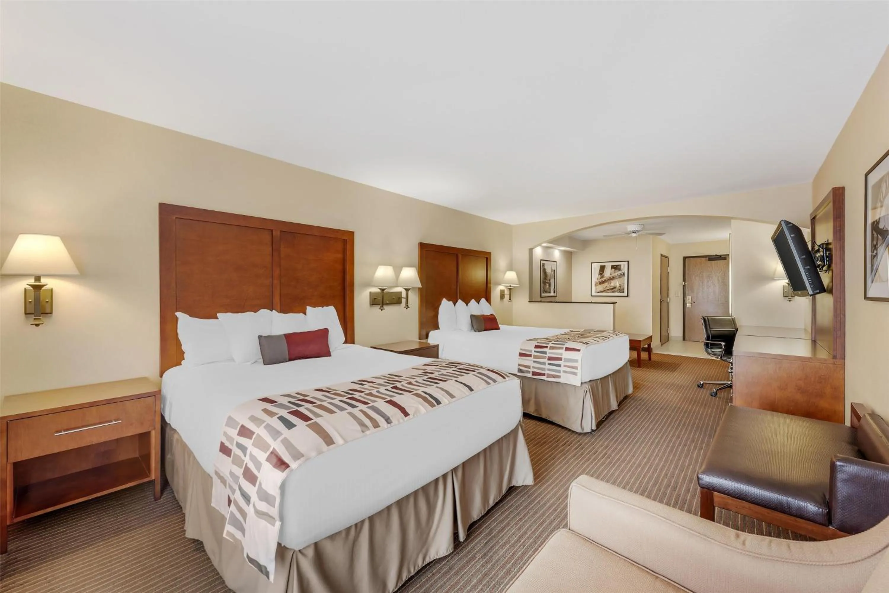 Photo of the whole room, Bed in Best Western Alamo Suites