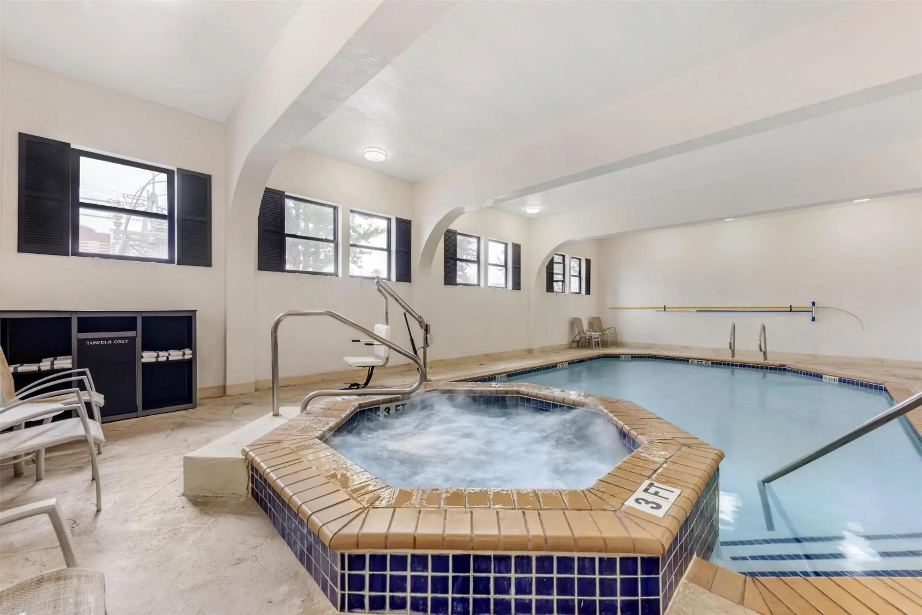 Pool view in Best Western Alamo Suites Pool view in Best Western Alamo Suites