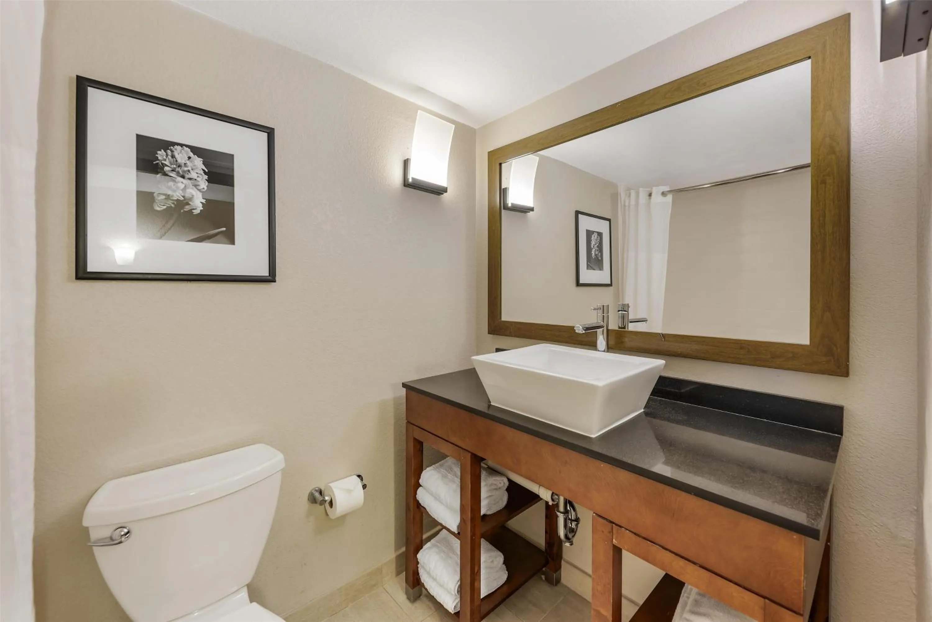 Bathroom in Best Western Alamo Suites