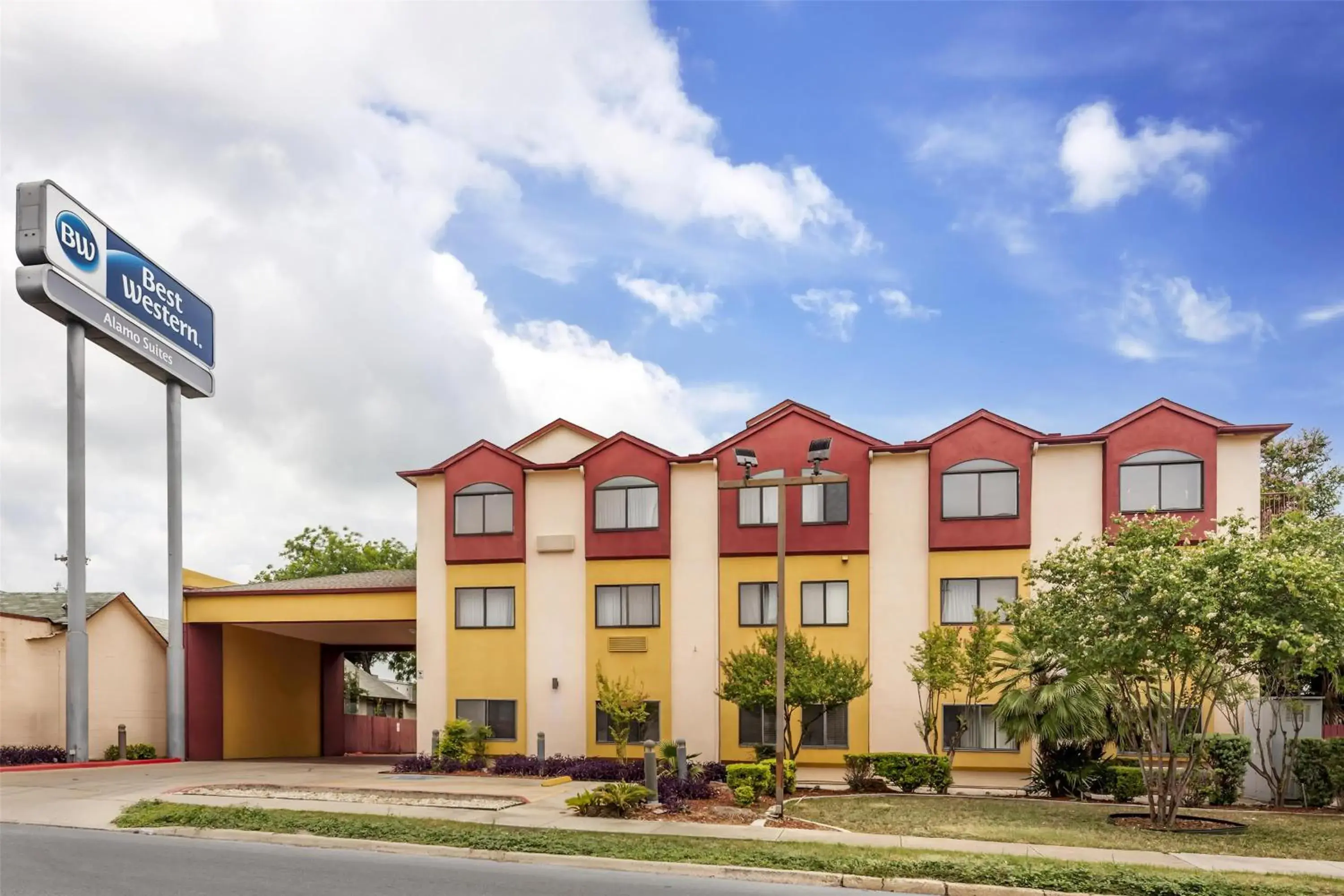 Property building in Best Western Alamo Suites Property building in Best Western Alamo Suites