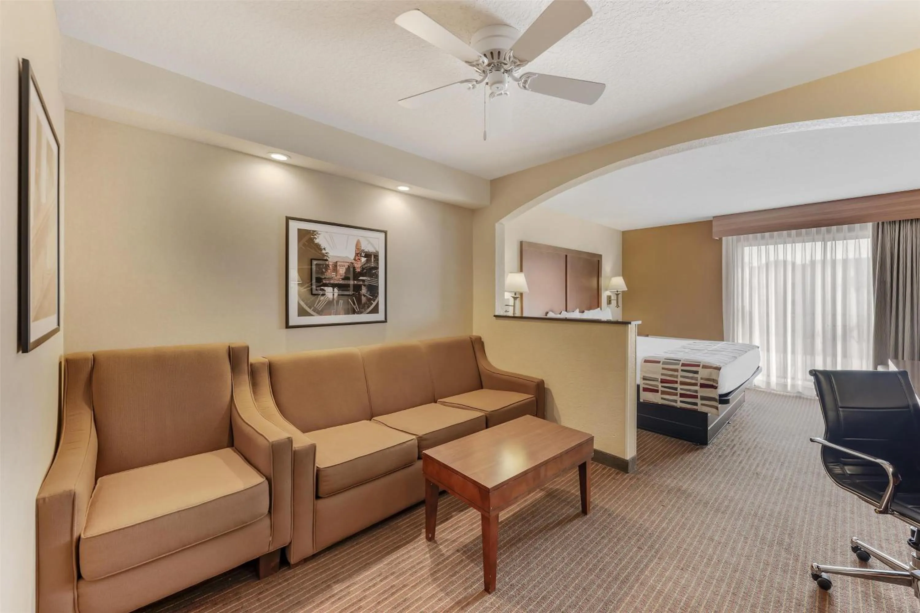 Photo of the whole room in Best Western Alamo Suites