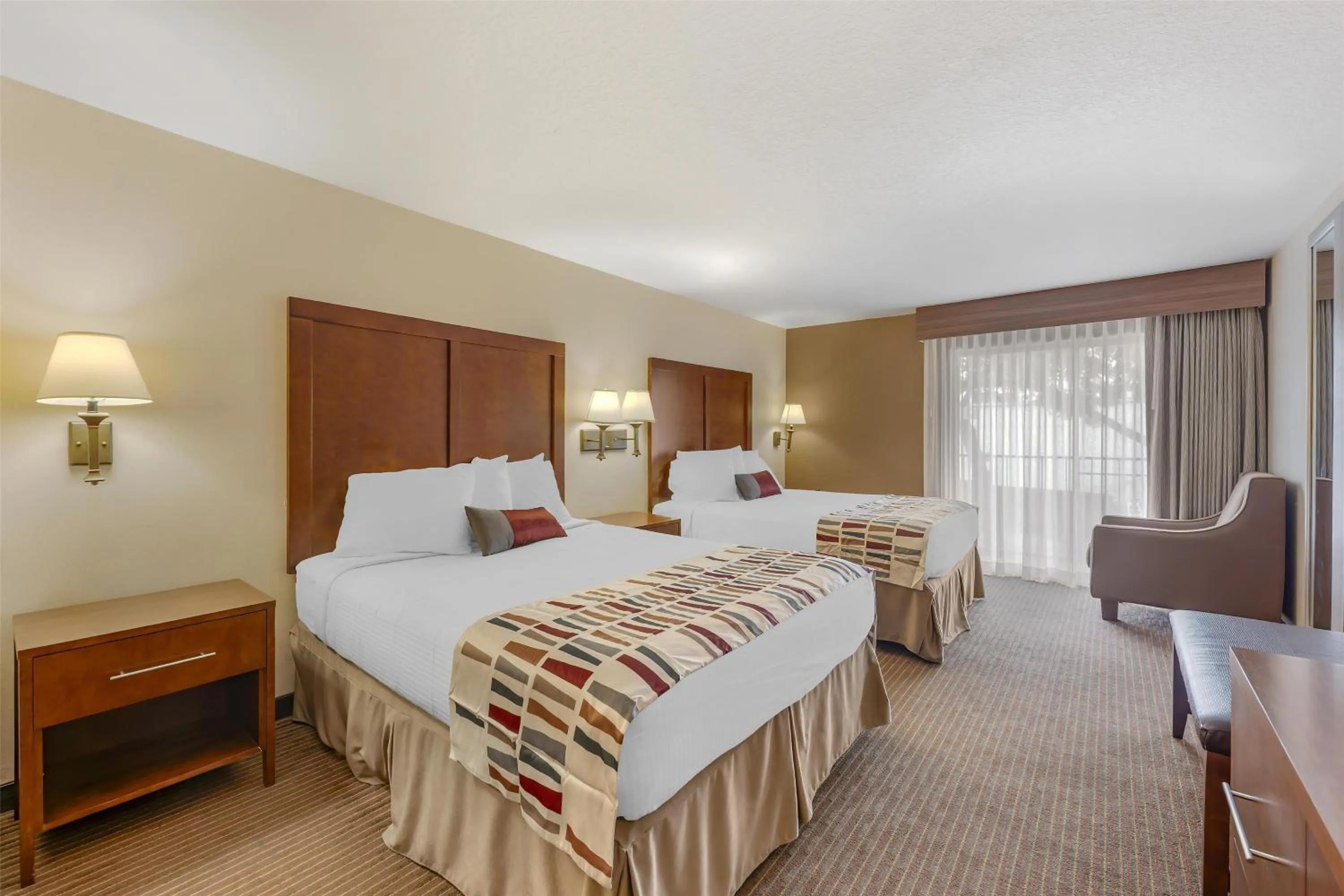 Photo of the whole room, Bed in Best Western Alamo Suites