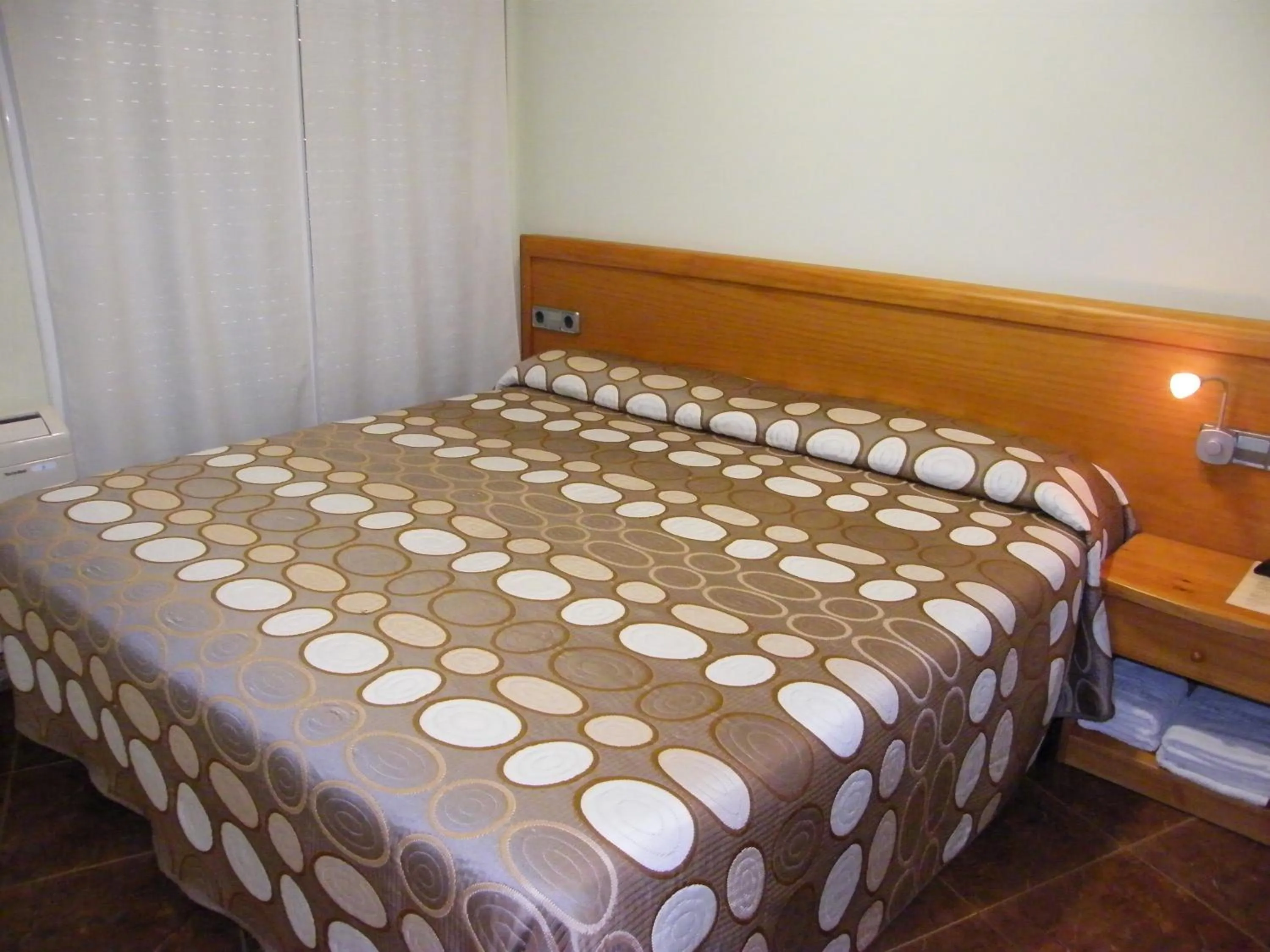 Photo of the whole room, Bed in Amolls Restaurant i Habitacions