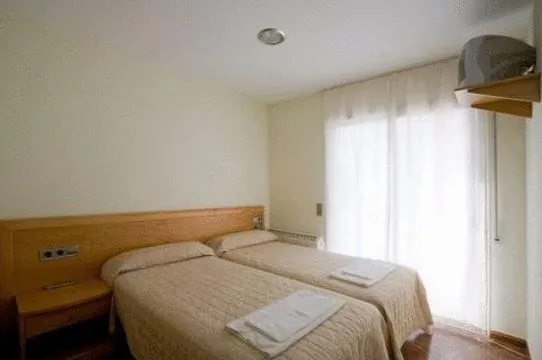 Photo of the whole room, Bed in Amolls Restaurant i Habitacions