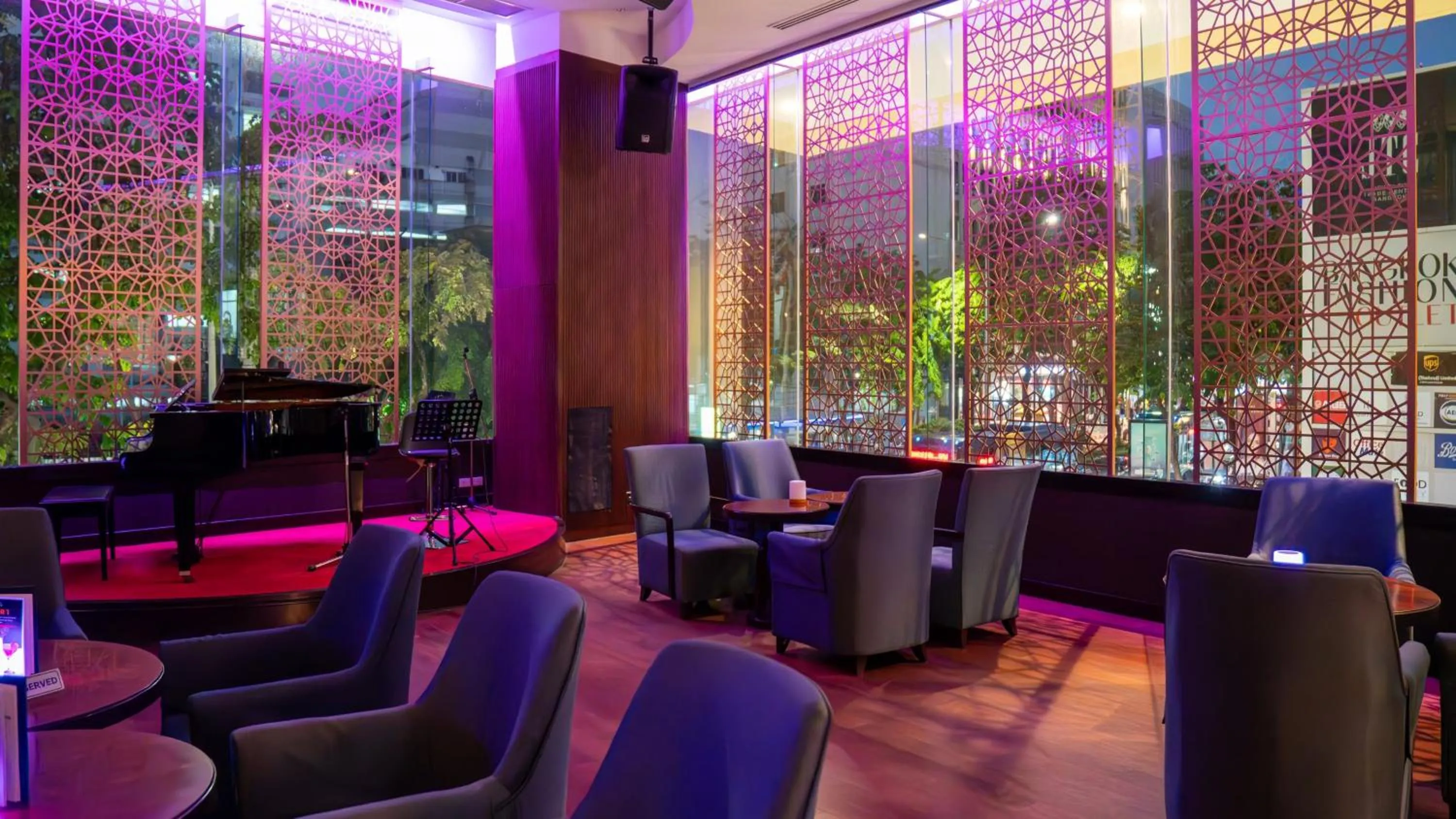 Restaurant/places to eat in Holiday Inn Bangkok Silom by IHG