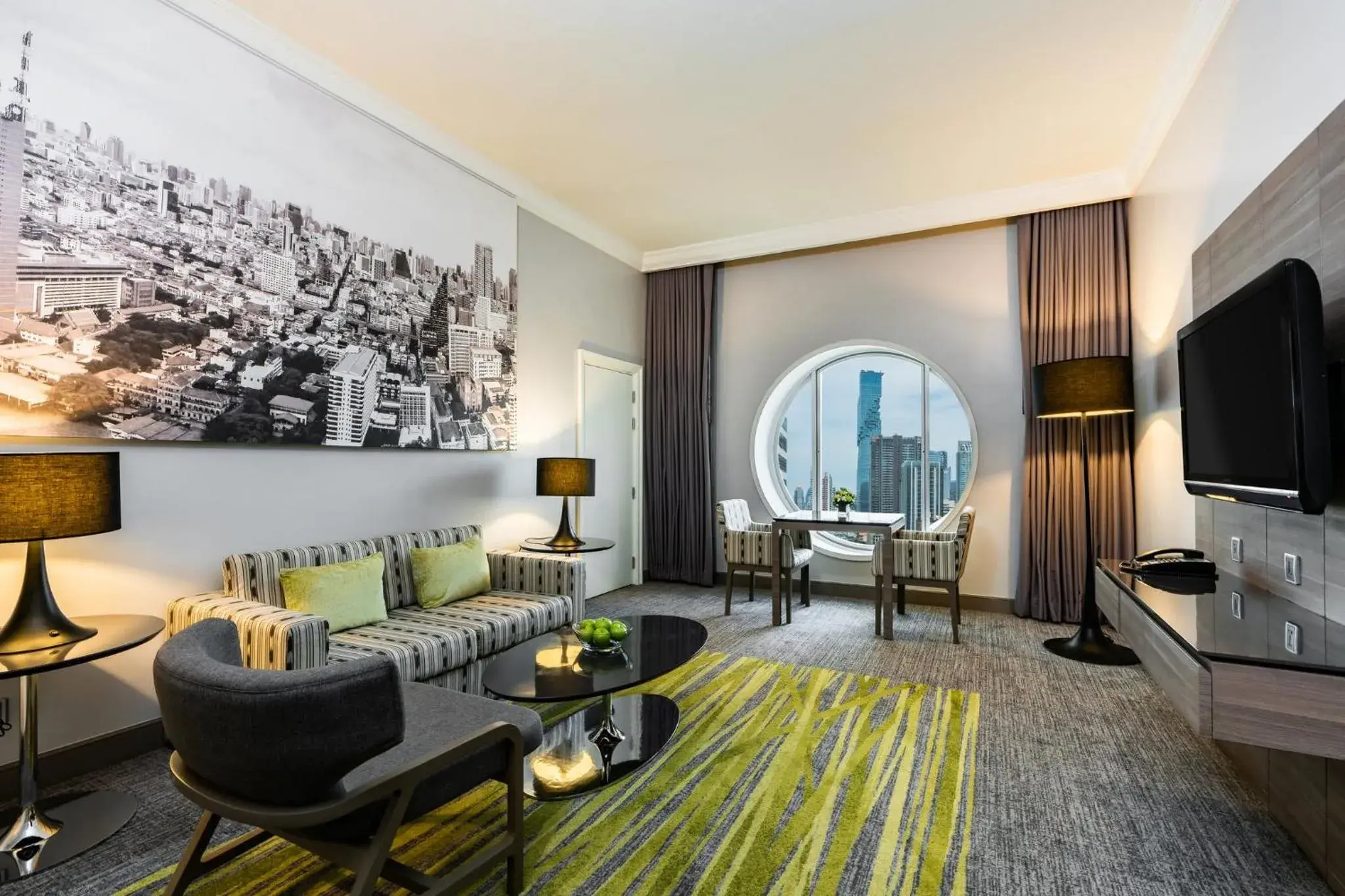 Bedroom in Holiday Inn Bangkok Silom by IHG Bedroom in Holiday Inn Bangkok Silom by IHG