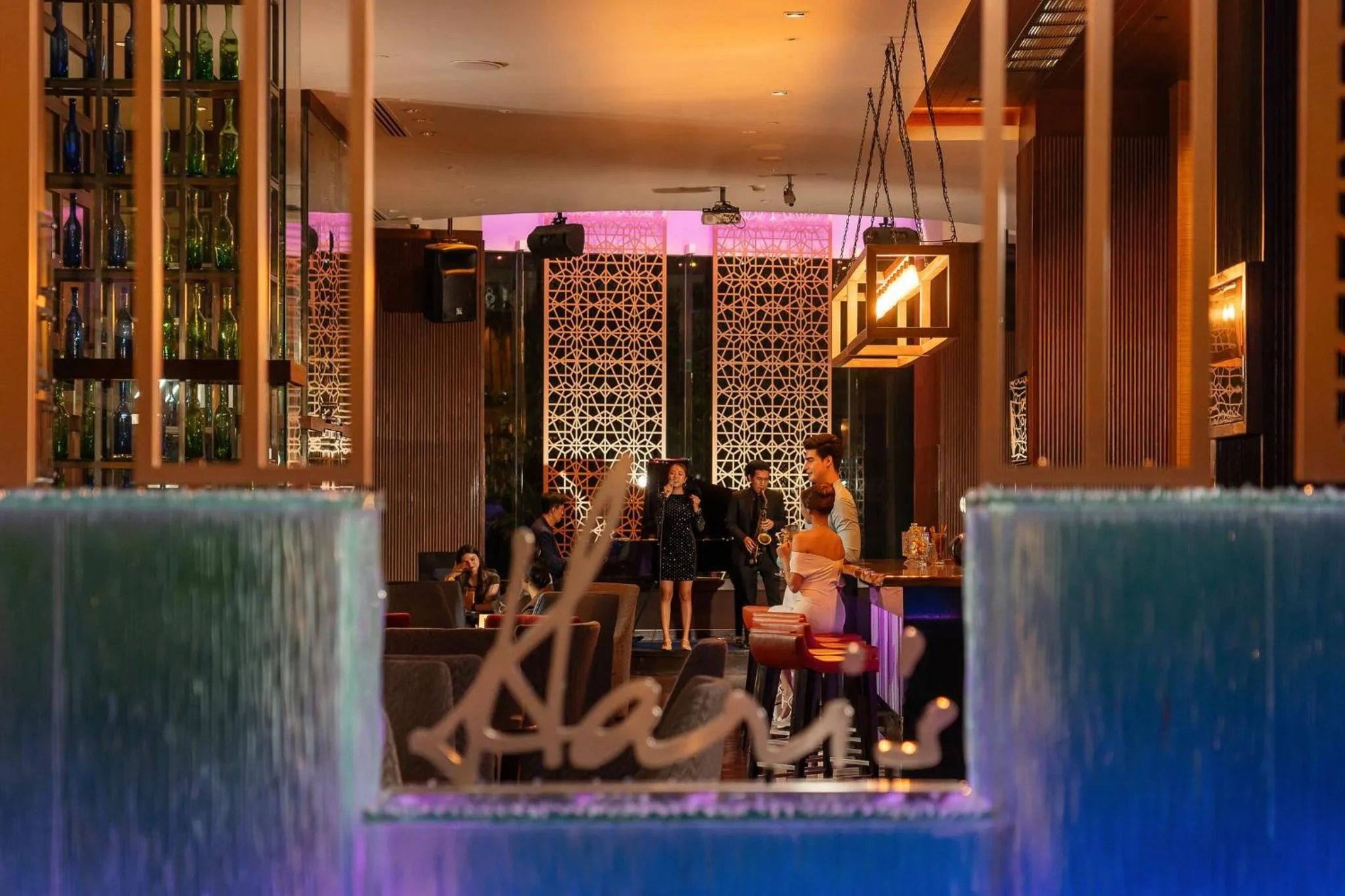 Restaurant/places to eat in Holiday Inn Bangkok Silom by IHG