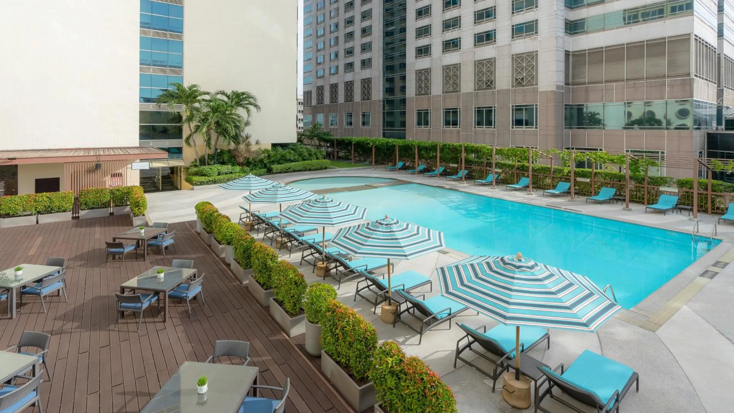 Swimming pool in Holiday Inn Bangkok Silom by IHG