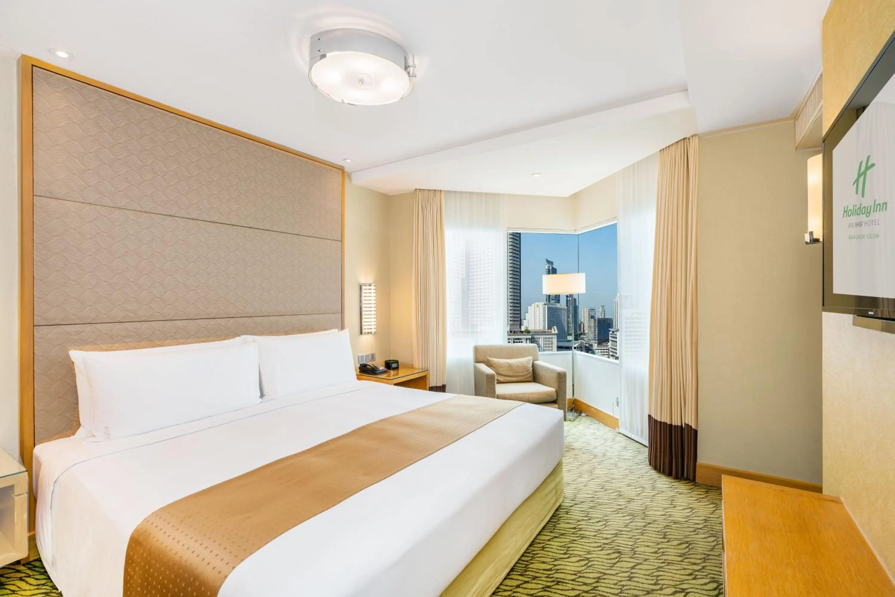 Bedroom, Bed in Holiday Inn Bangkok Silom by IHG