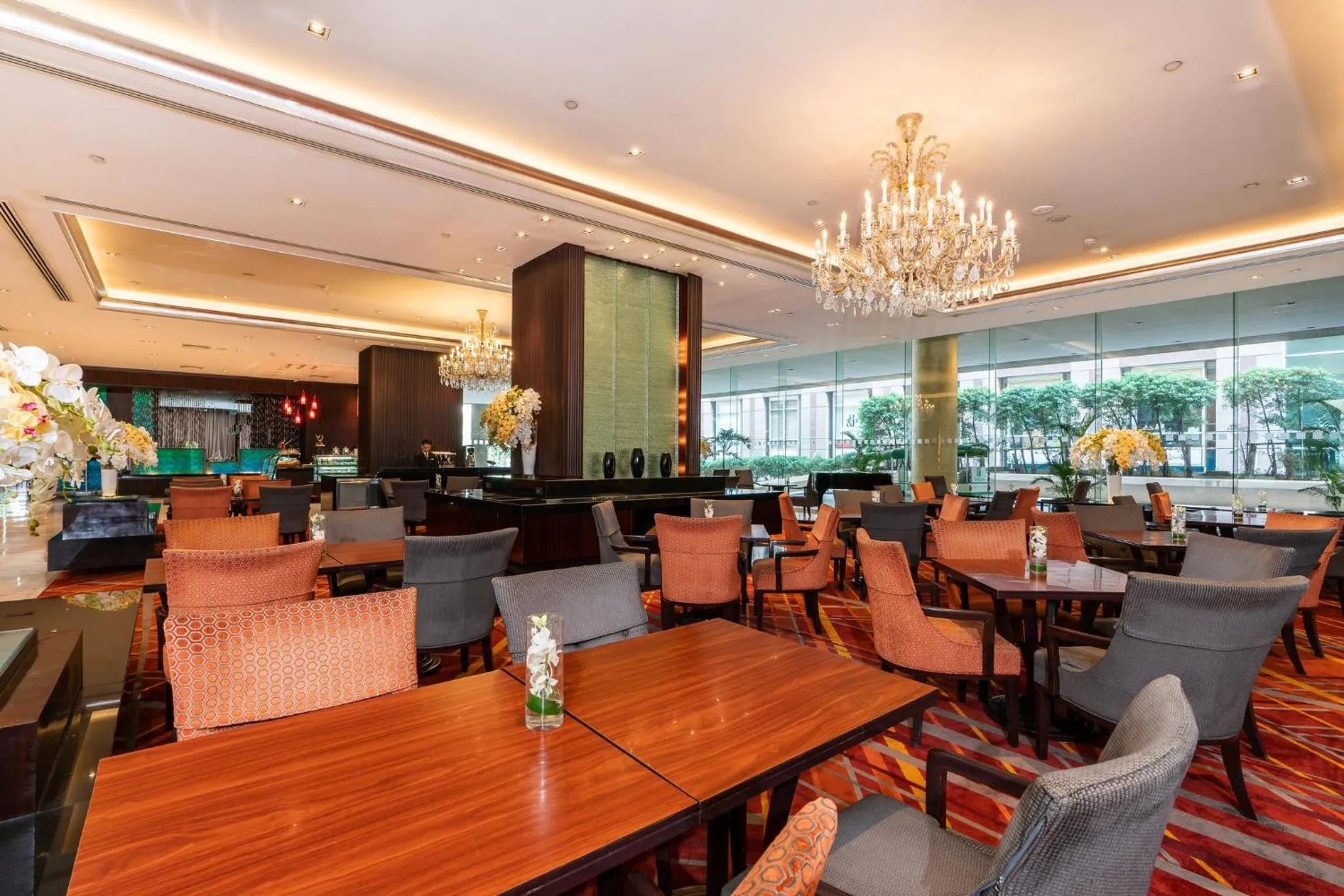 Restaurant/places to eat in Holiday Inn Bangkok Silom by IHG