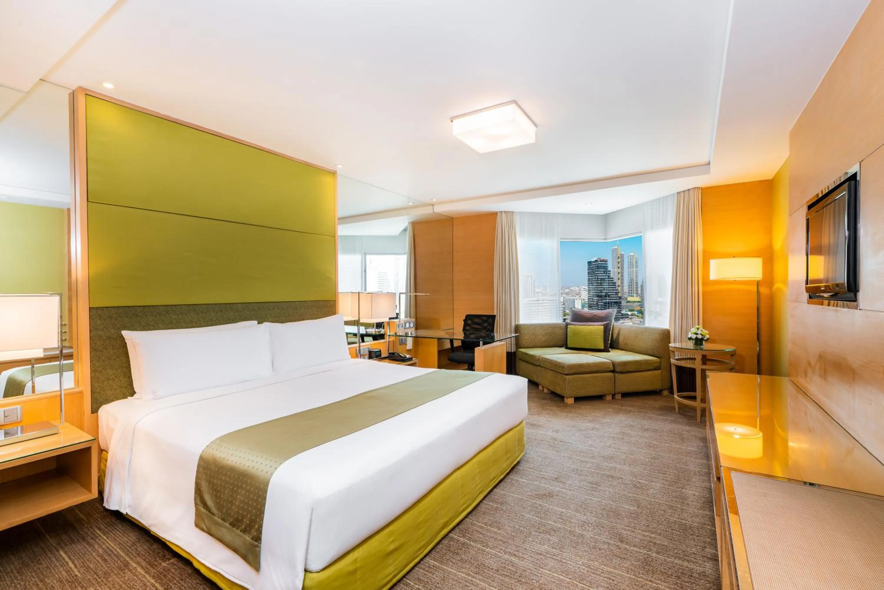 City view, Bed in Holiday Inn Bangkok Silom by IHG