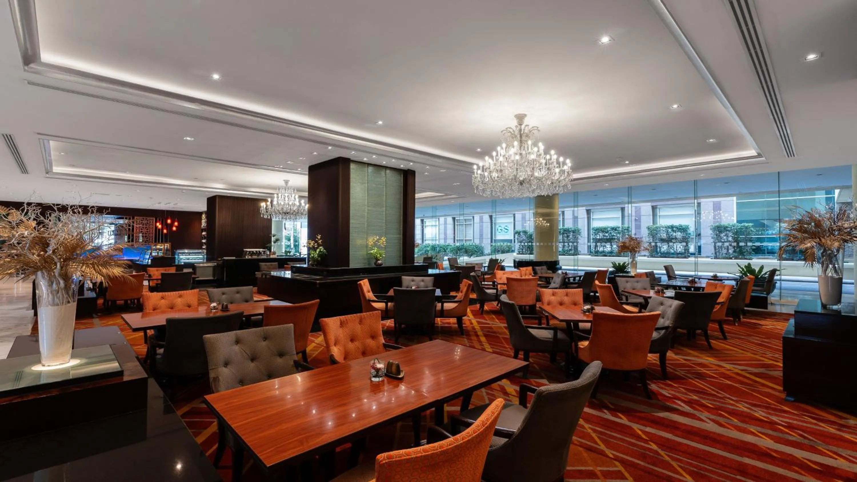 Restaurant/places to eat in Holiday Inn Bangkok Silom by IHG