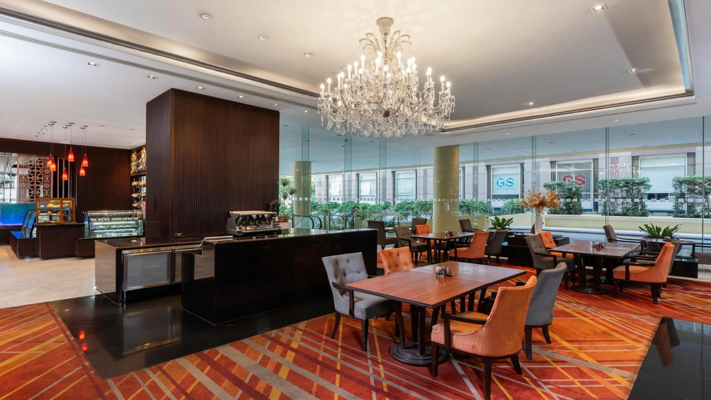 Restaurant/places to eat in Holiday Inn Bangkok Silom by IHG