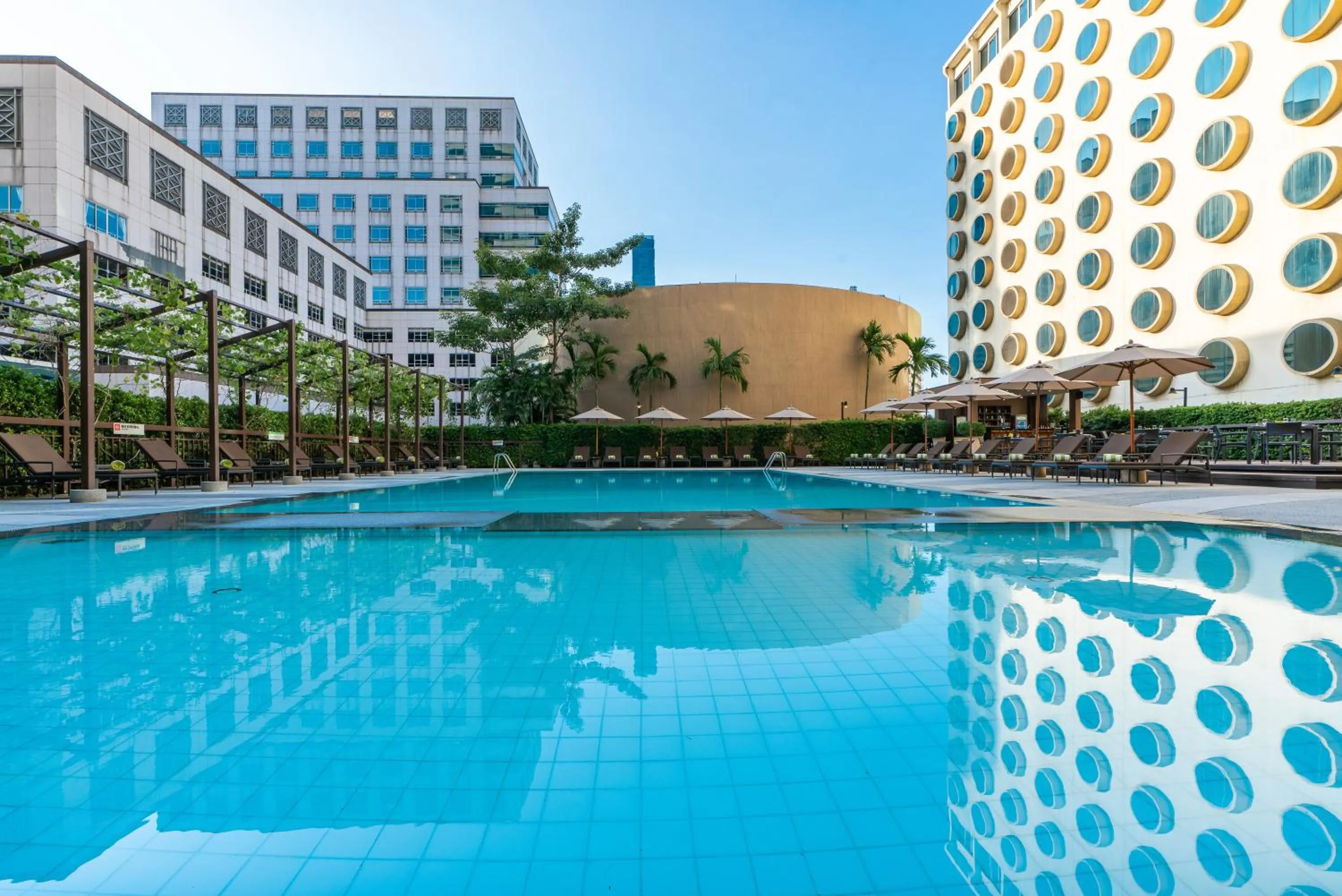 Swimming pool in Holiday Inn Bangkok Silom by IHG