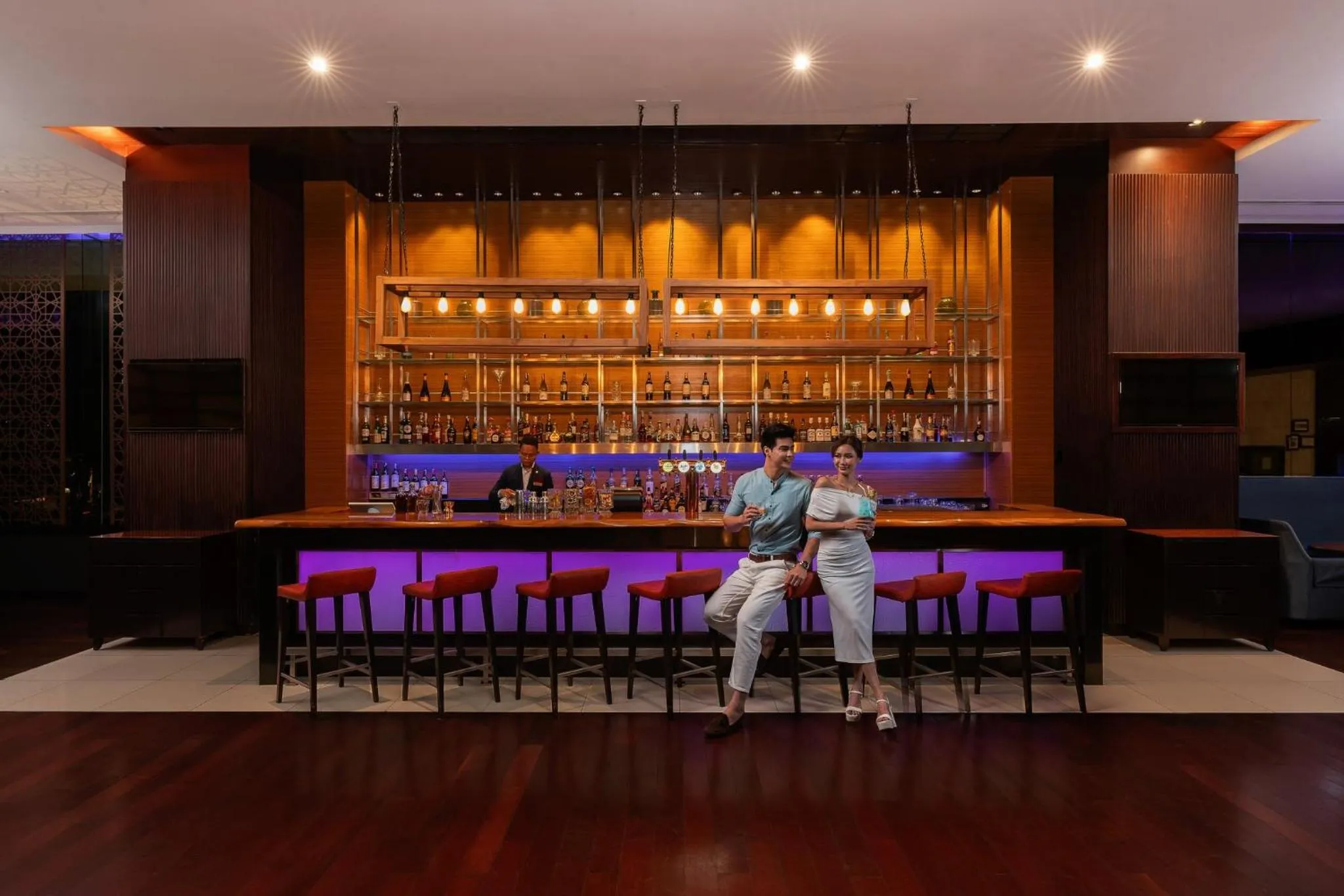 Restaurant/places to eat in Holiday Inn Bangkok Silom by IHG