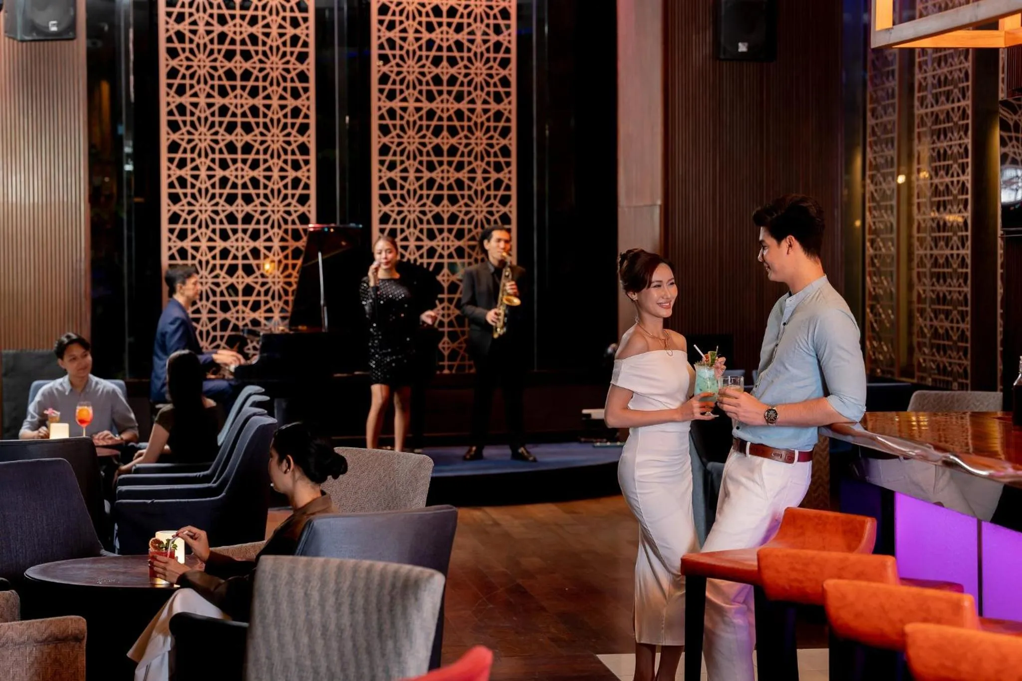 Restaurant/places to eat in Holiday Inn Bangkok Silom by IHG