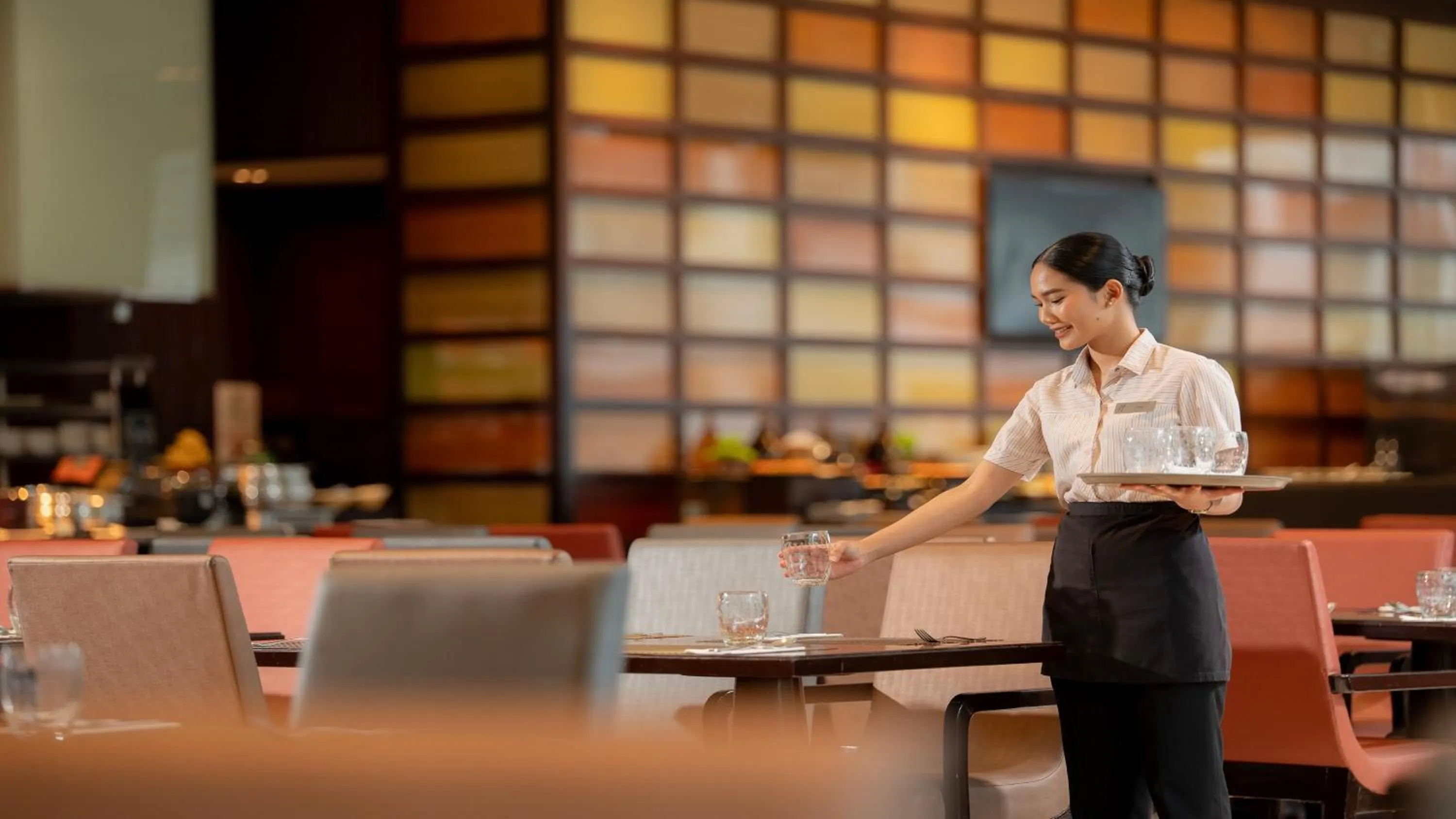 Restaurant/places to eat in Holiday Inn Bangkok Silom by IHG