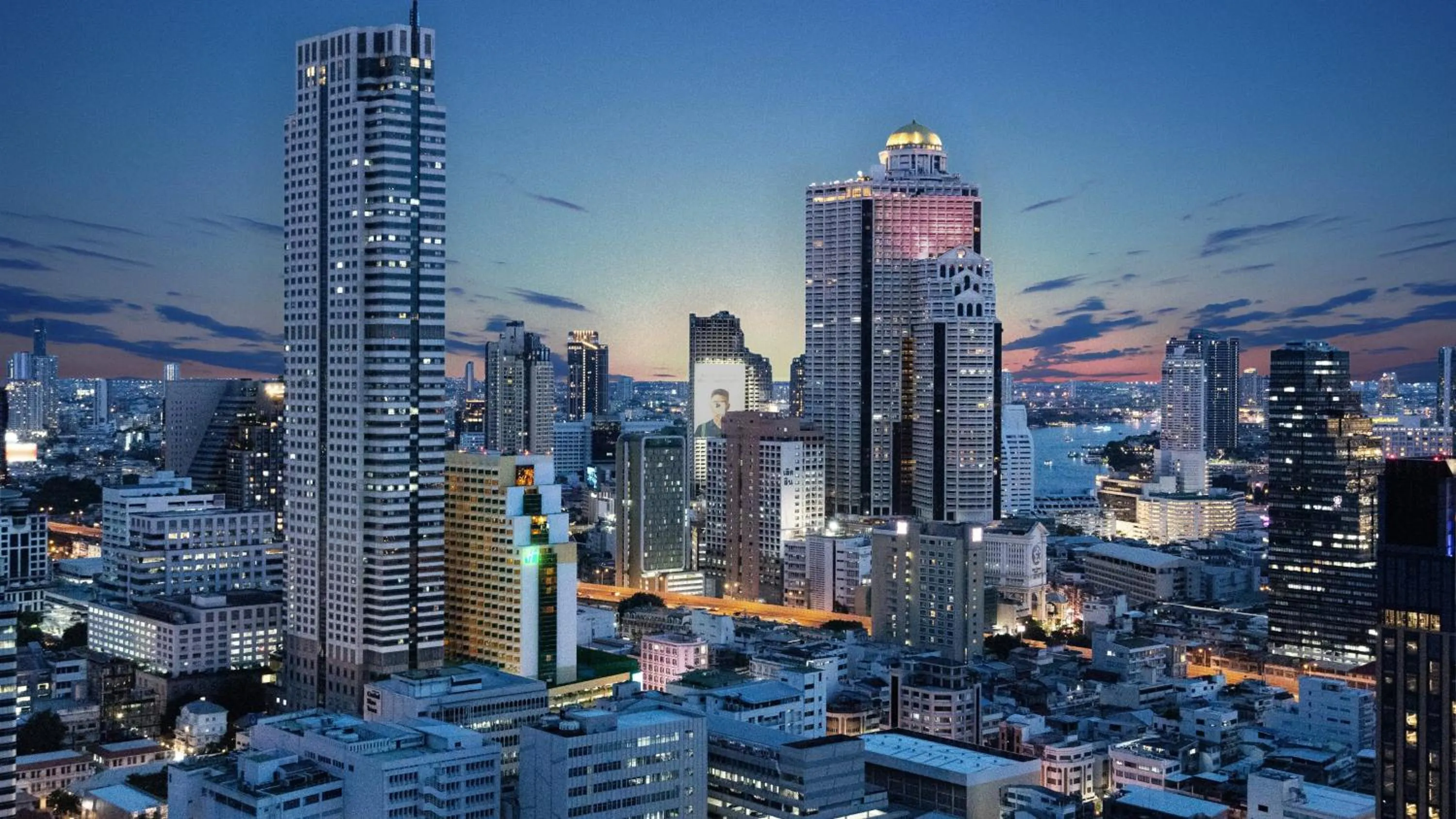 Property building in Holiday Inn Bangkok Silom by IHG