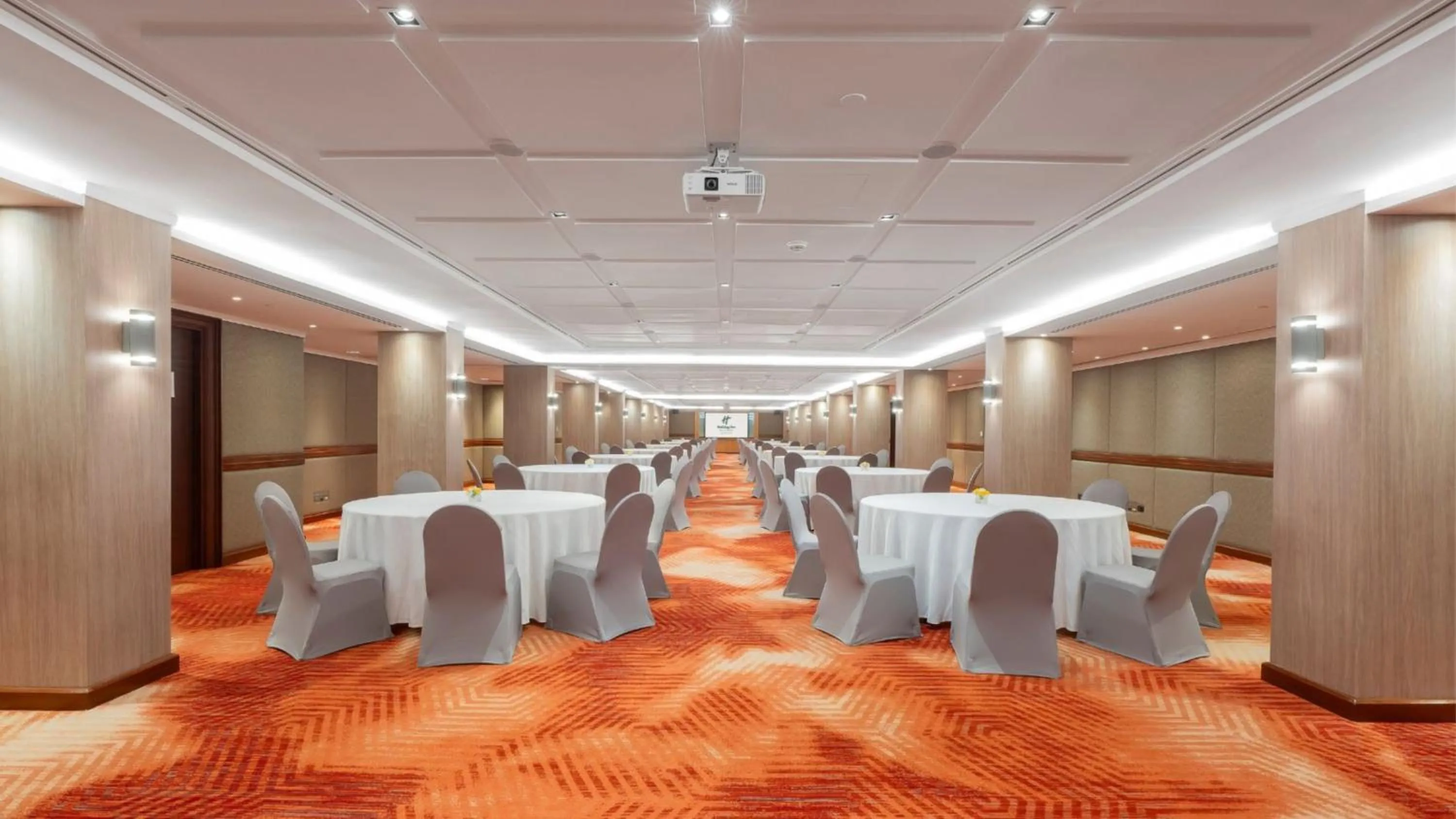Meeting/conference room in Holiday Inn Bangkok Silom by IHG