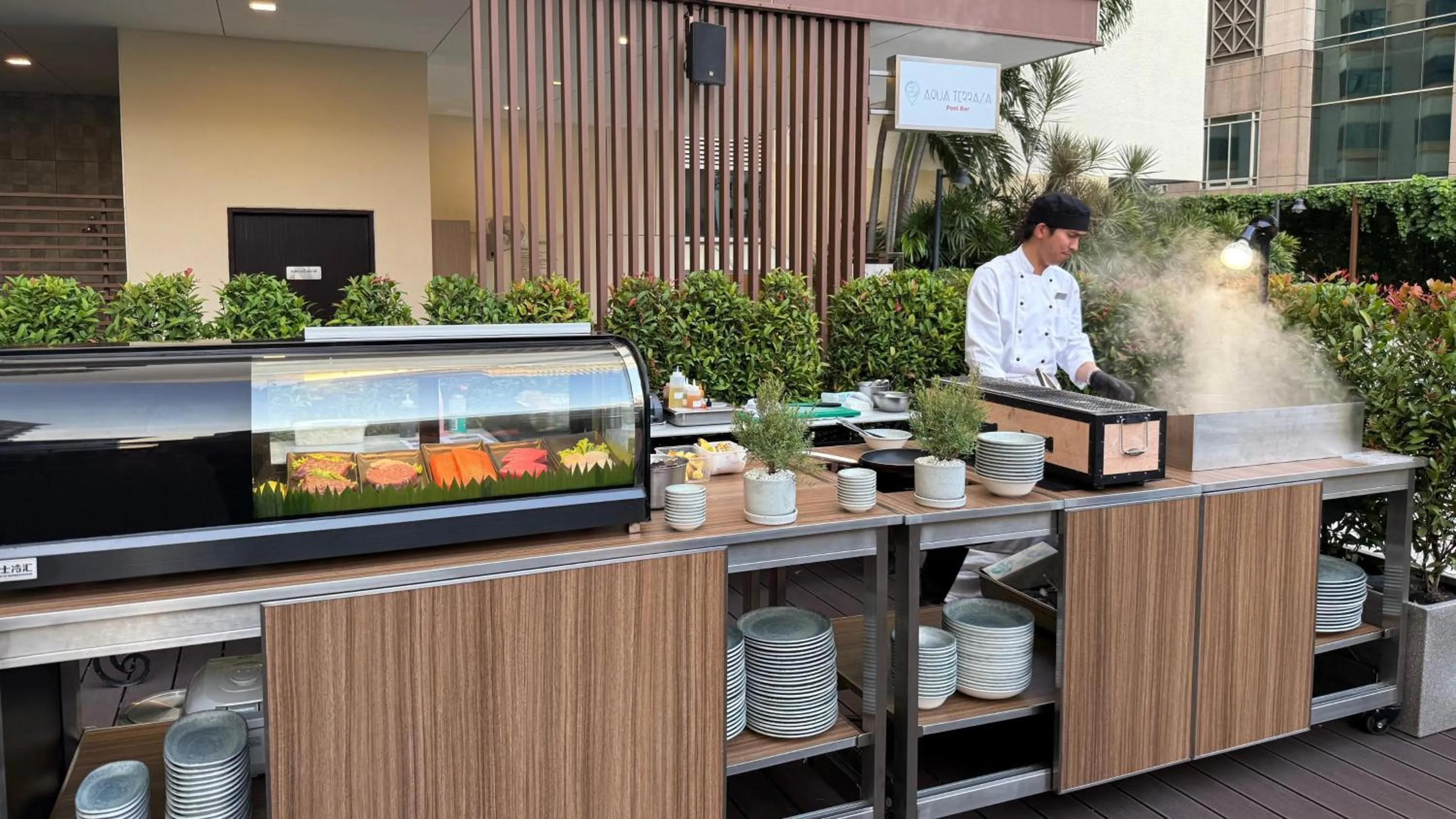 Restaurant/places to eat in Holiday Inn Bangkok Silom by IHG