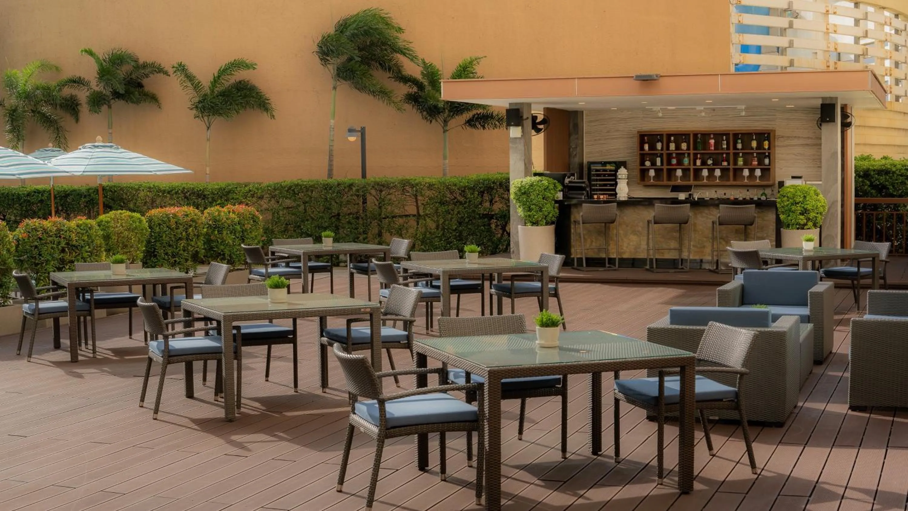 Restaurant/places to eat in Holiday Inn Bangkok Silom by IHG