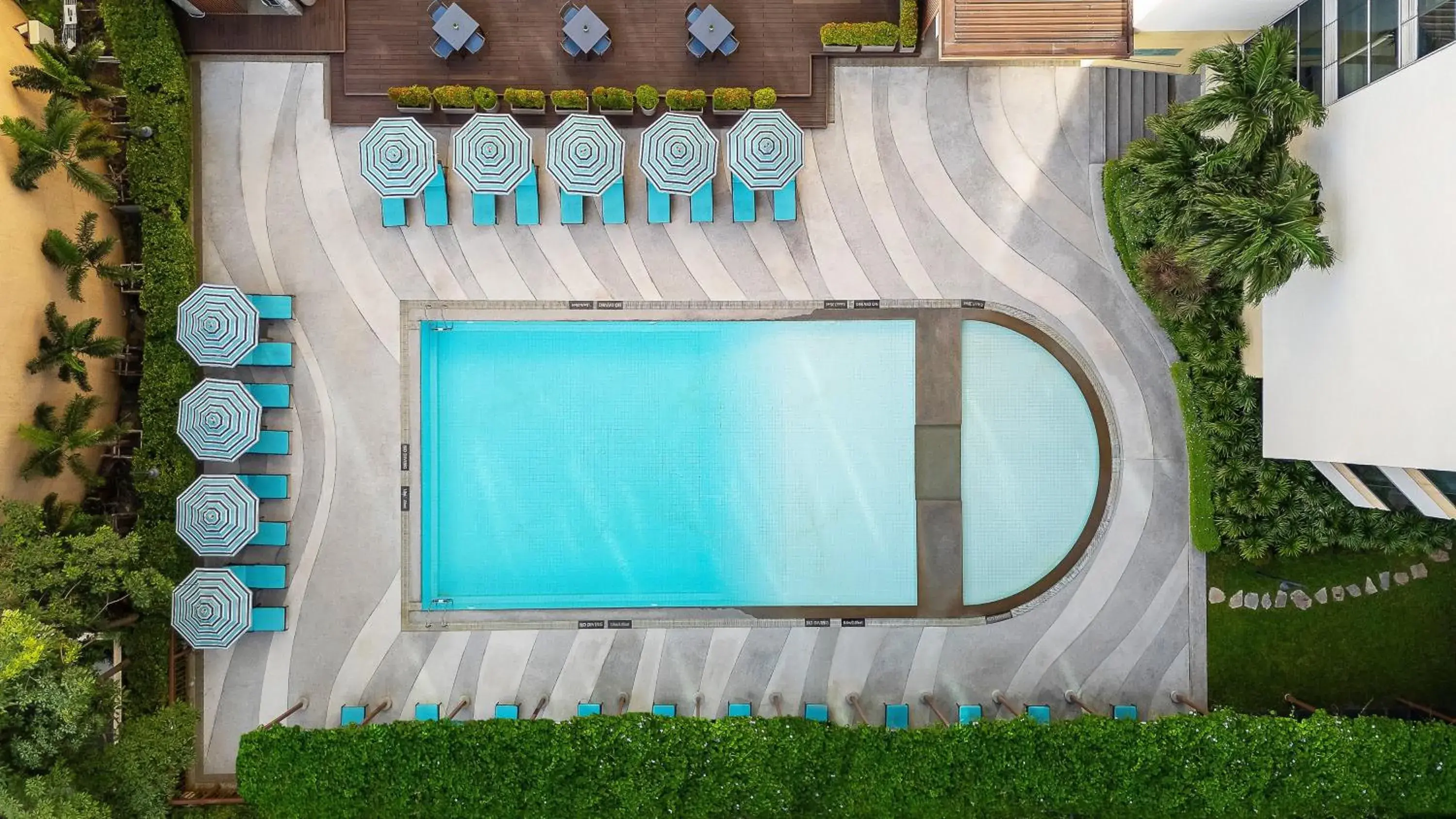 Swimming pool in Holiday Inn Bangkok Silom by IHG Swimming pool in Holiday Inn Bangkok Silom by IHG