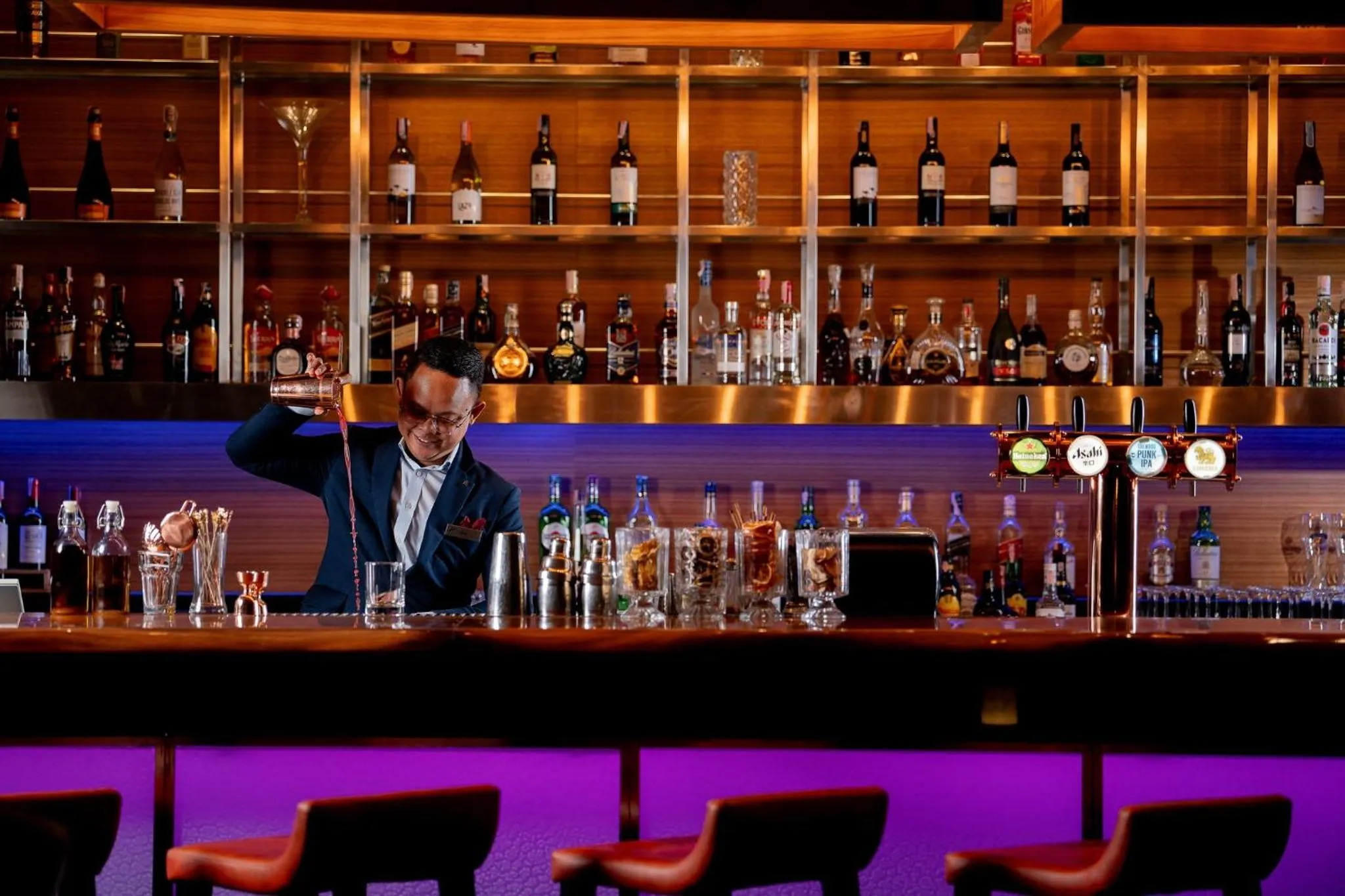 Restaurant/places to eat in Holiday Inn Bangkok Silom by IHG