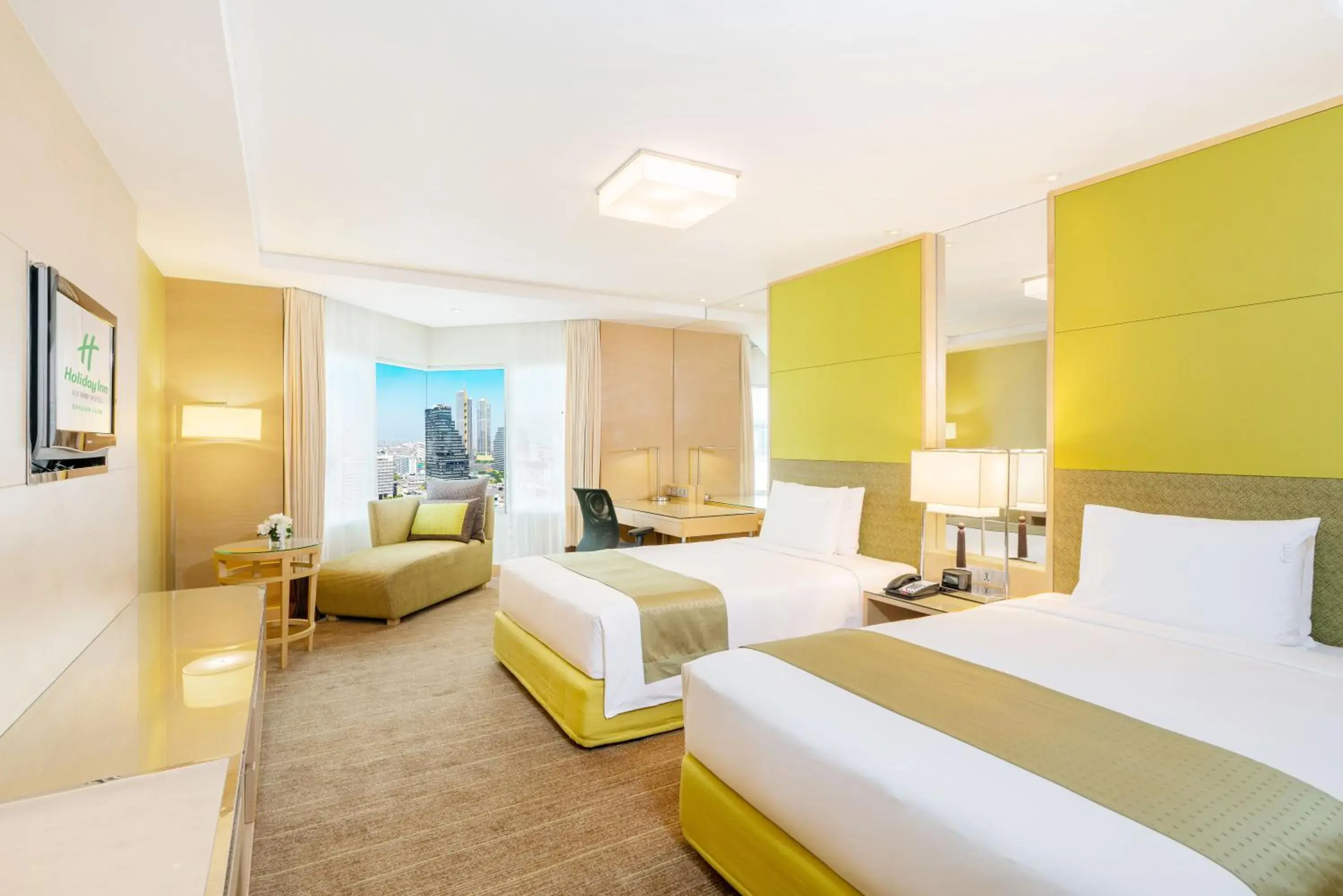 Bed in Holiday Inn Bangkok Silom by IHG Bed in Holiday Inn Bangkok Silom by IHG