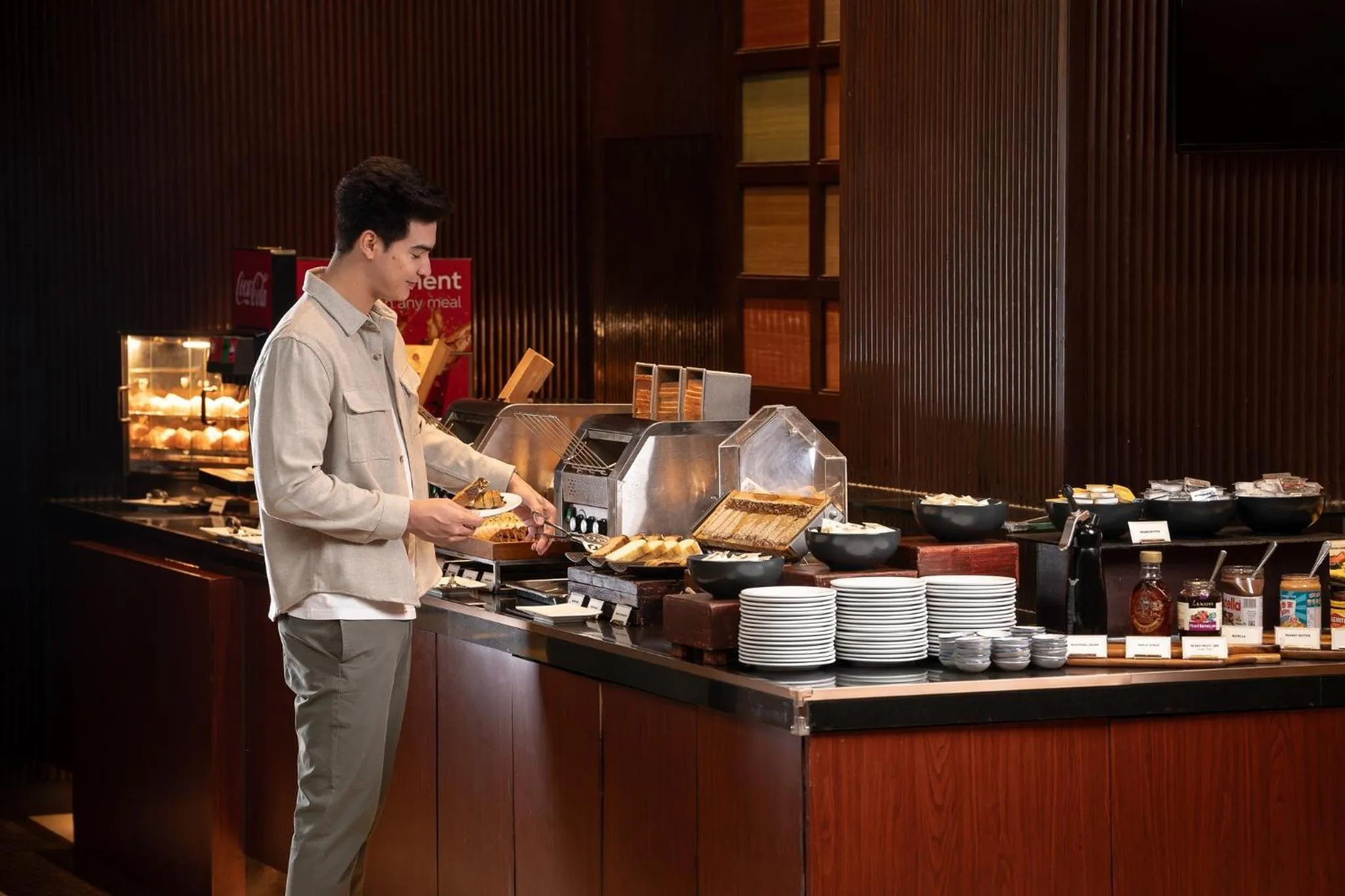 Restaurant/places to eat in Holiday Inn Bangkok Silom by IHG