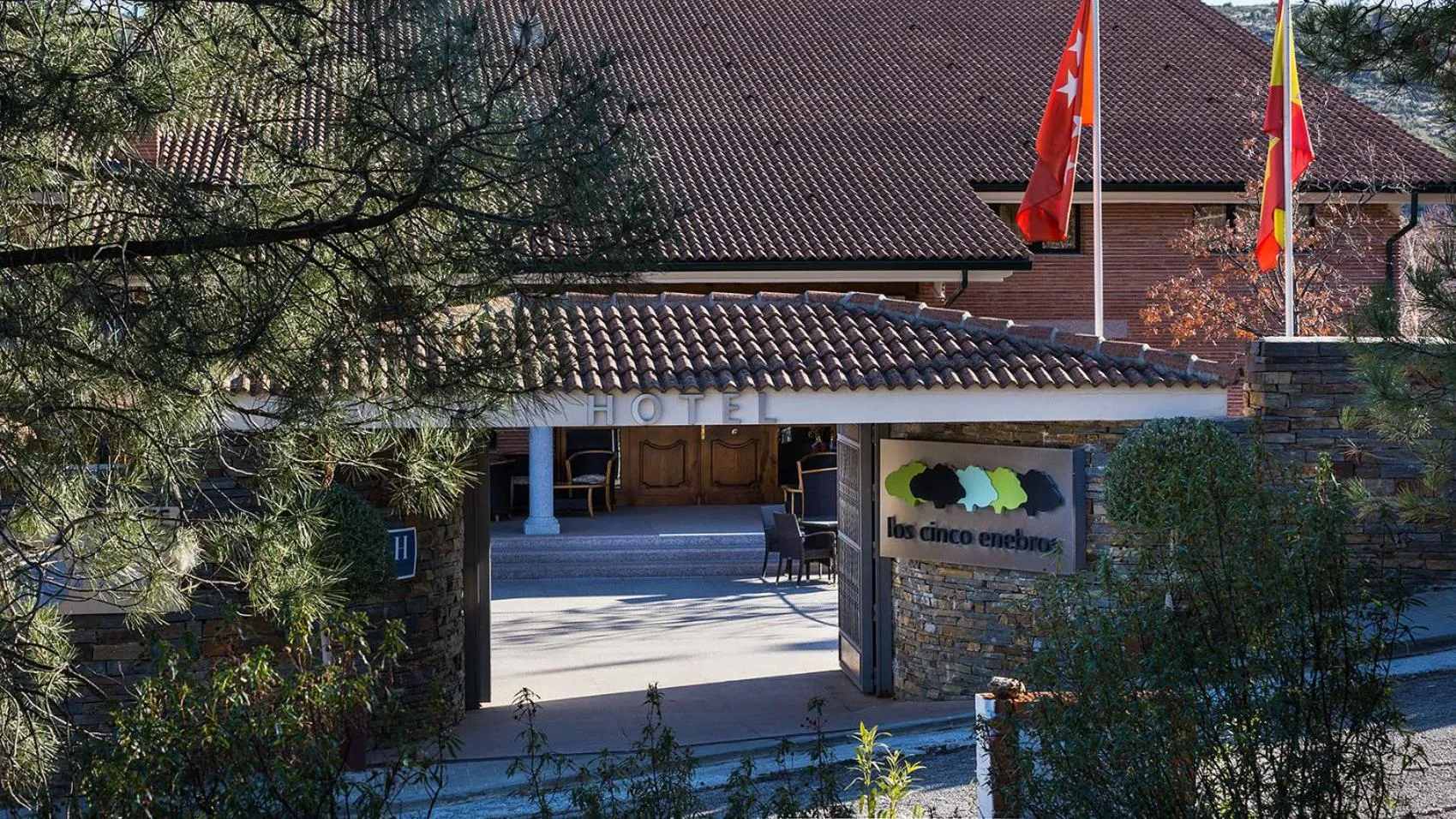 Facade/entrance in Los Cinco Enebros