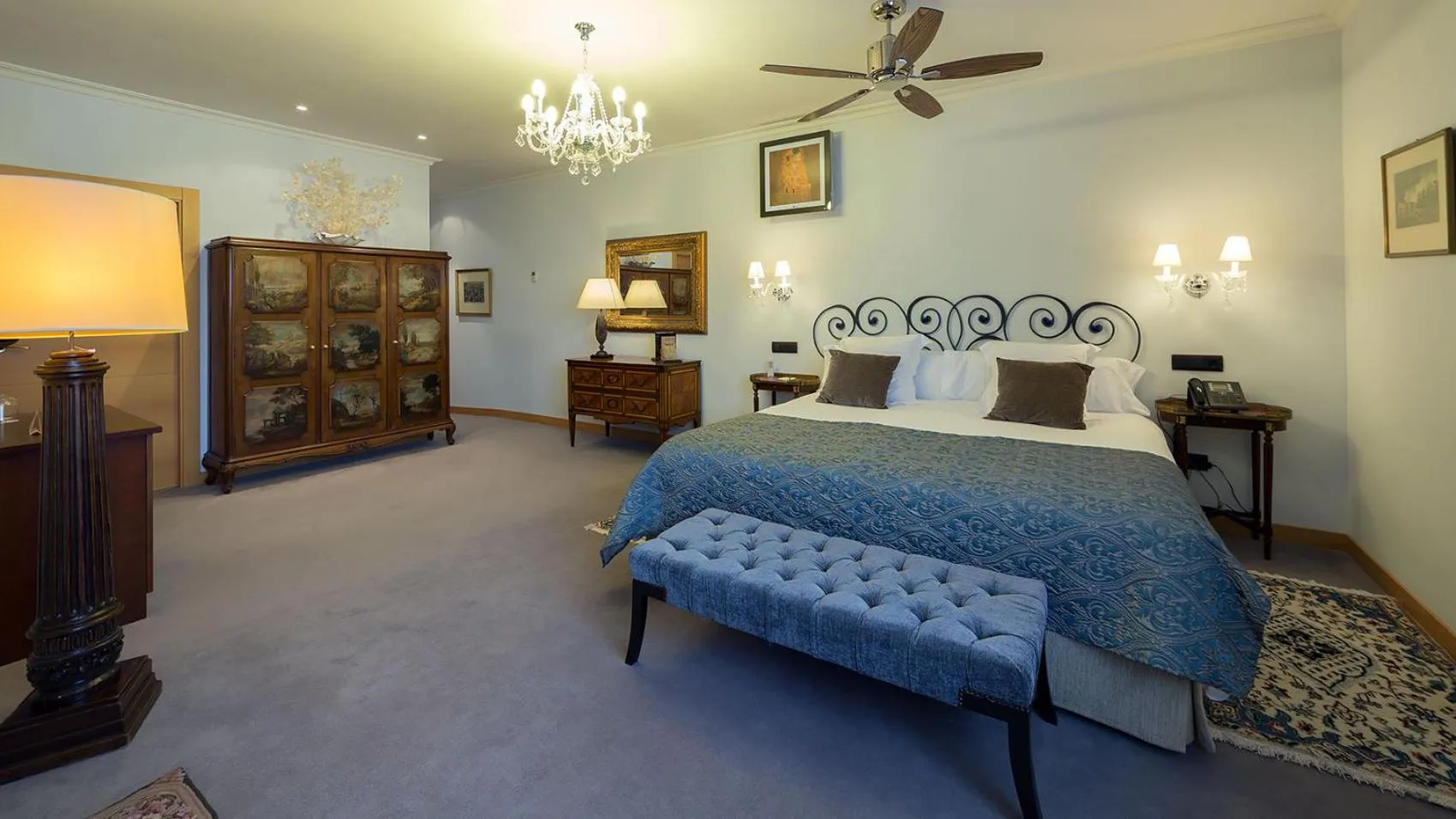 Photo of the whole room, Bed in Los Cinco Enebros