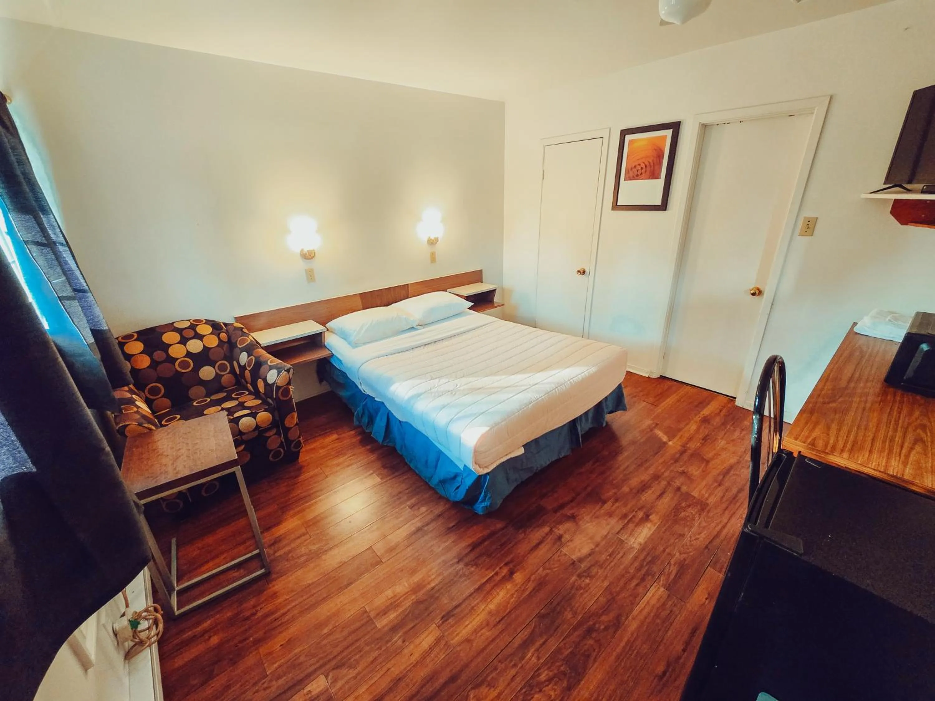 Bed in Norfolk Motel