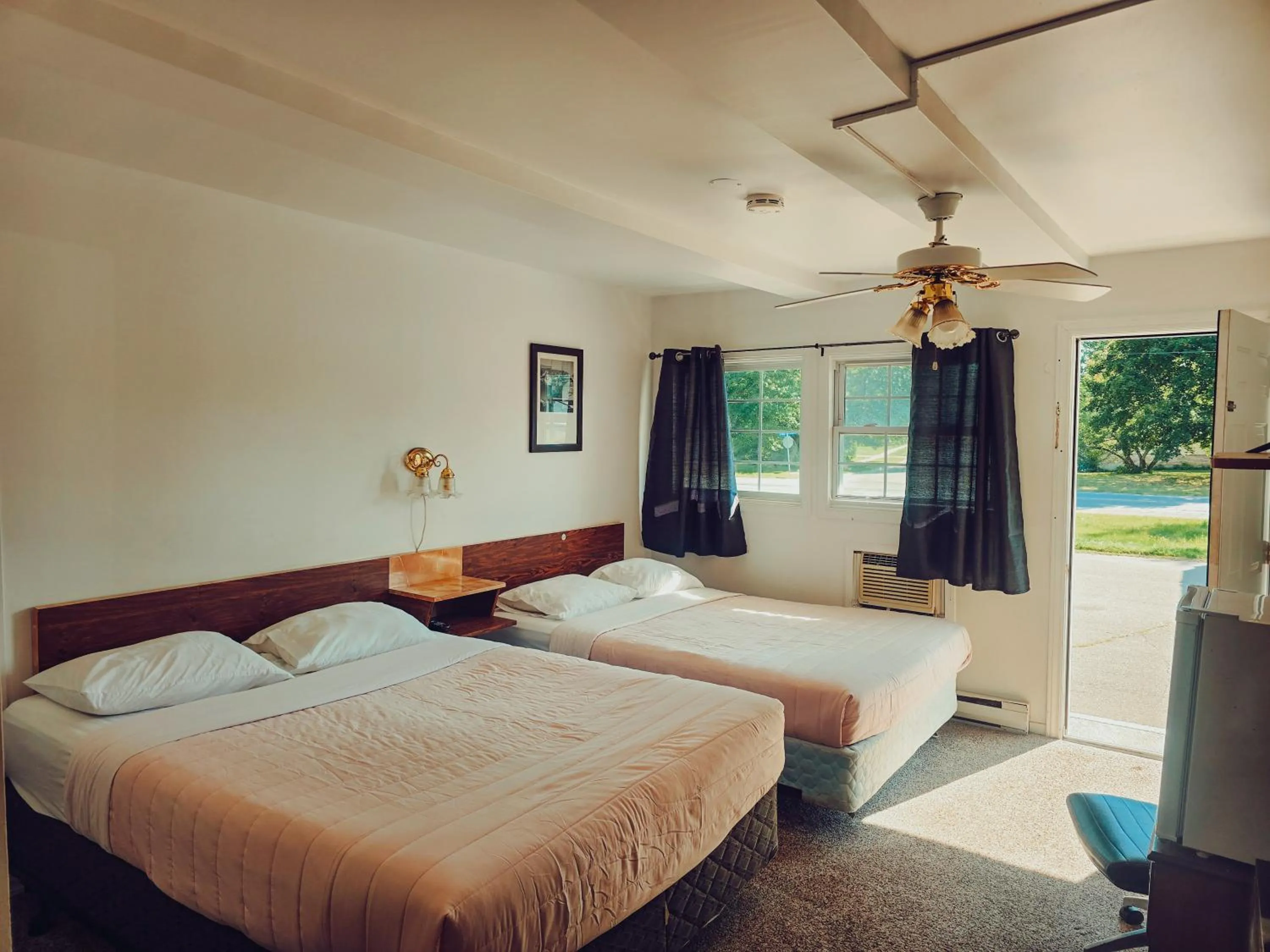 Bed in Norfolk Motel