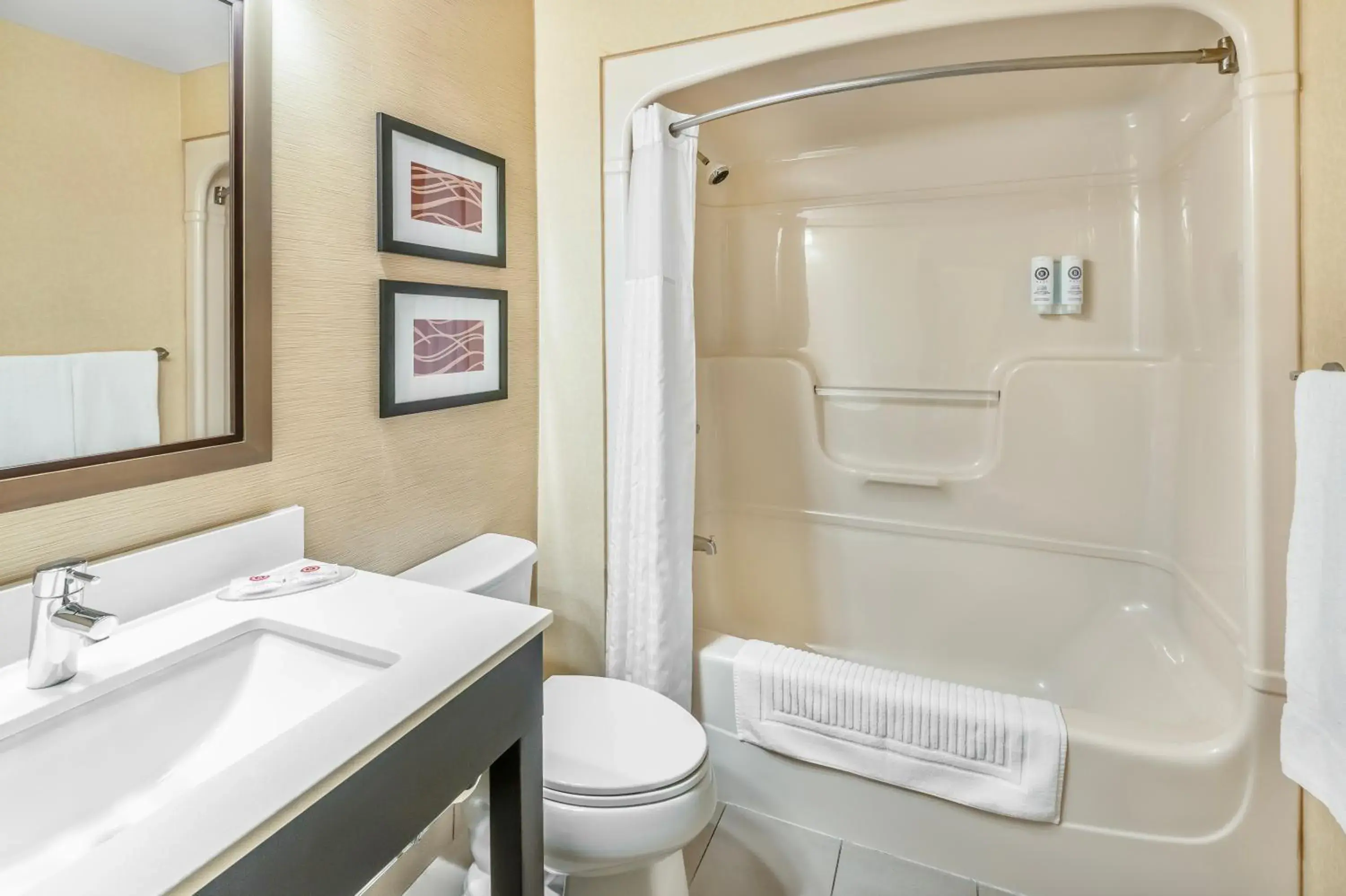 Standard King Room - Non-Smoking in Comfort Inn Standard King Room - Non-Smoking in Comfort Inn