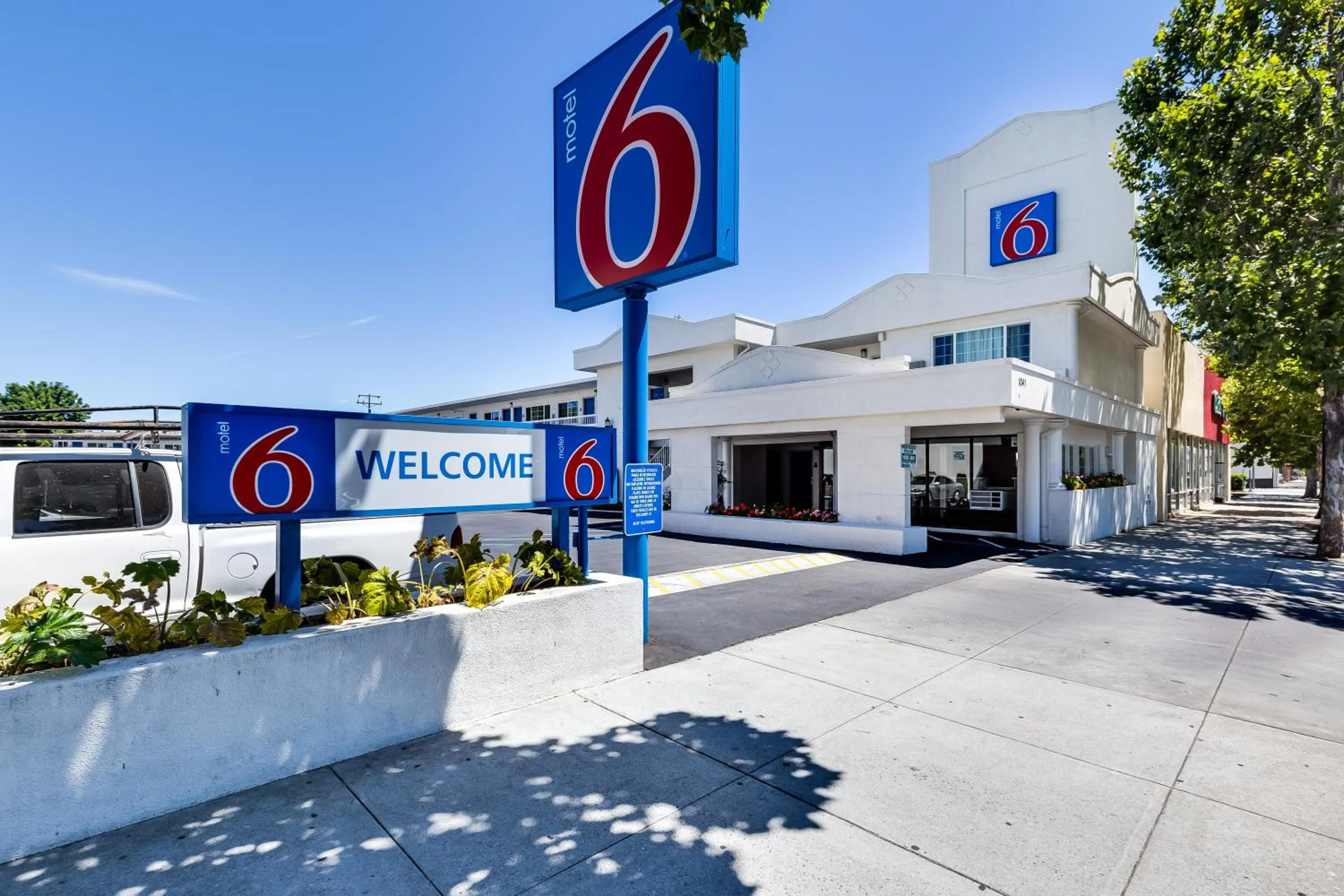 Facade/entrance in Motel 6-San Jose, CA - Convention Center