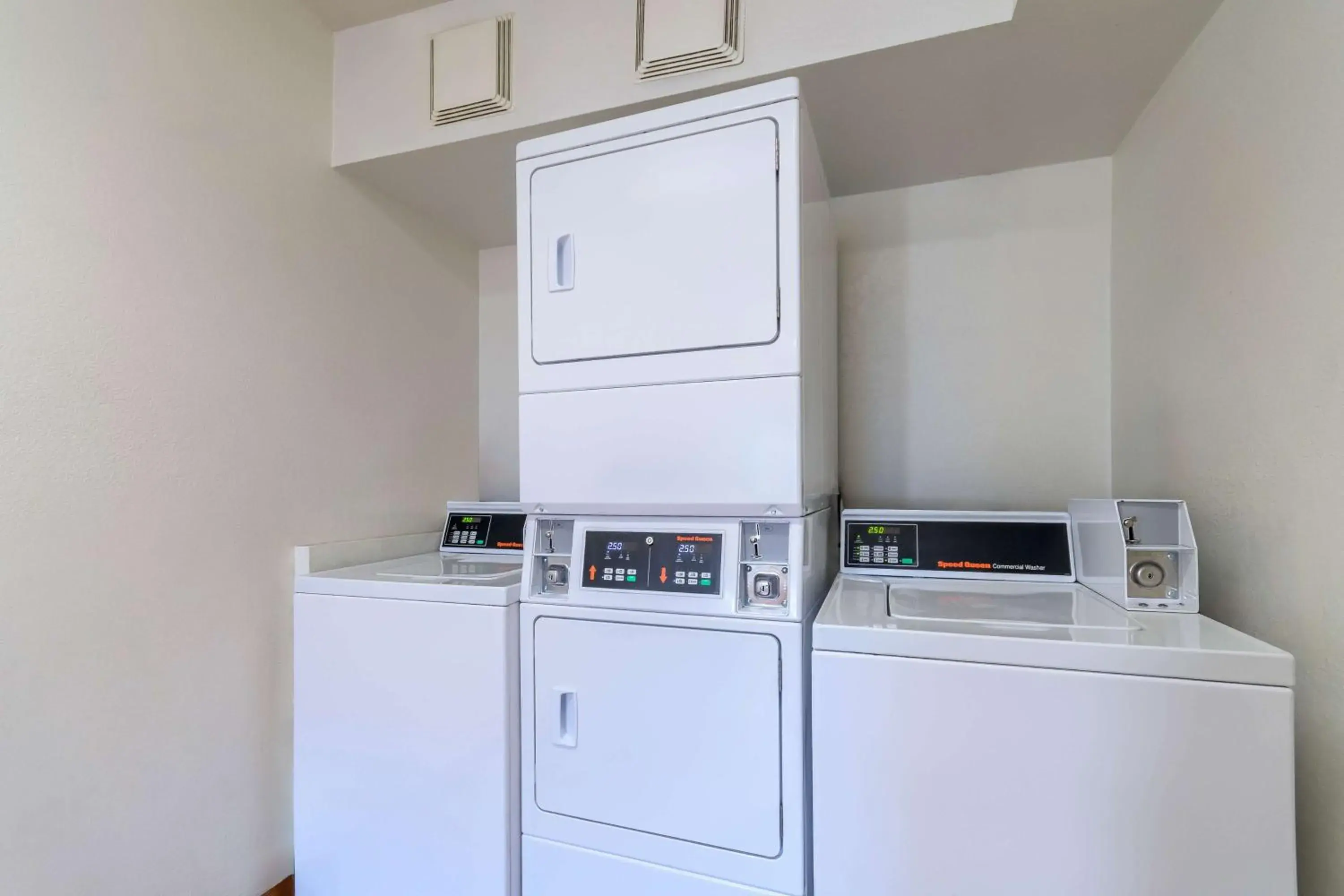 Property building in Motel 6-San Jose, CA - Convention Center Property building in Motel 6-San Jose, CA - Convention Center