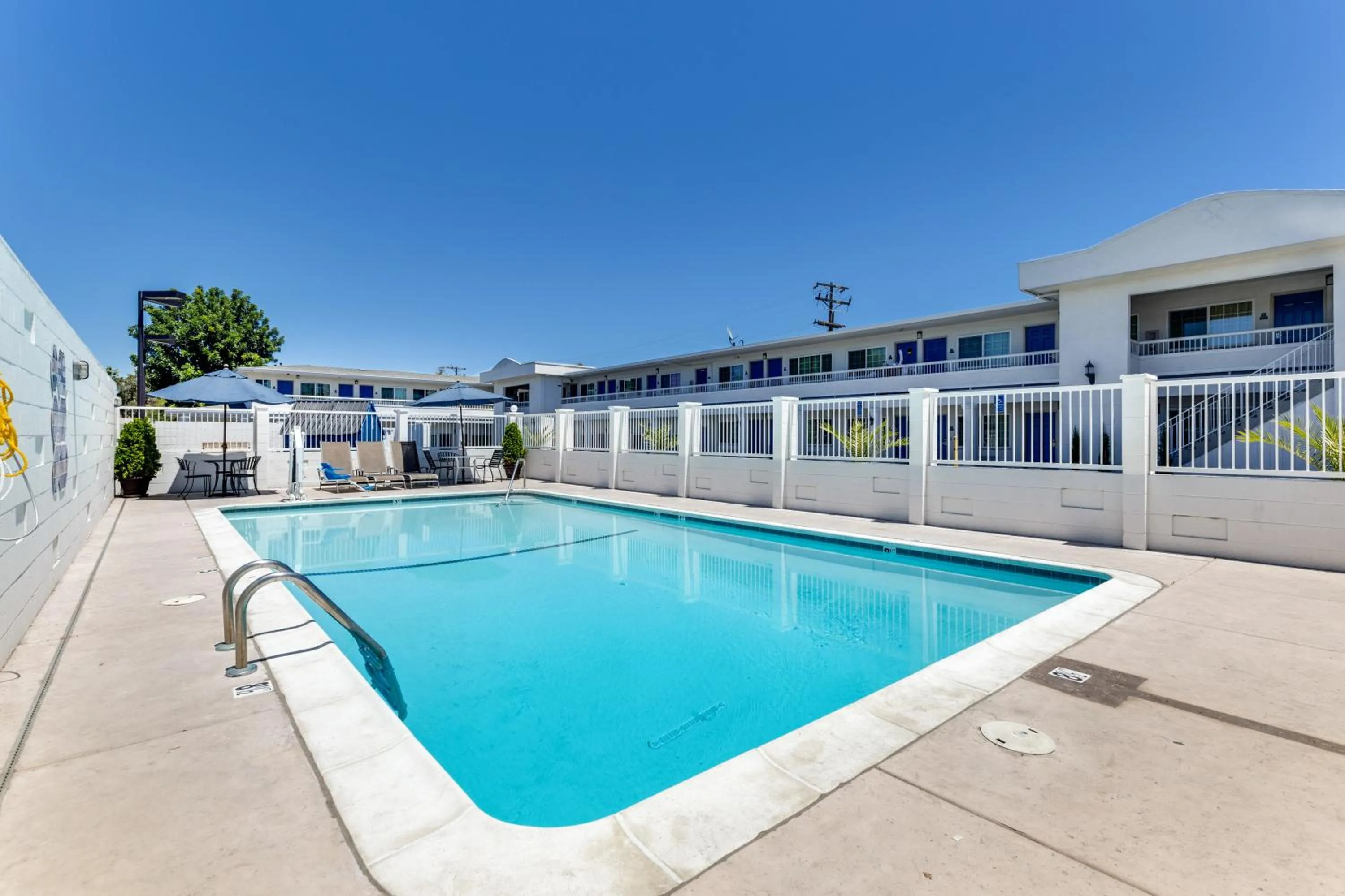 Swimming pool in Motel 6-San Jose, CA - Convention Center