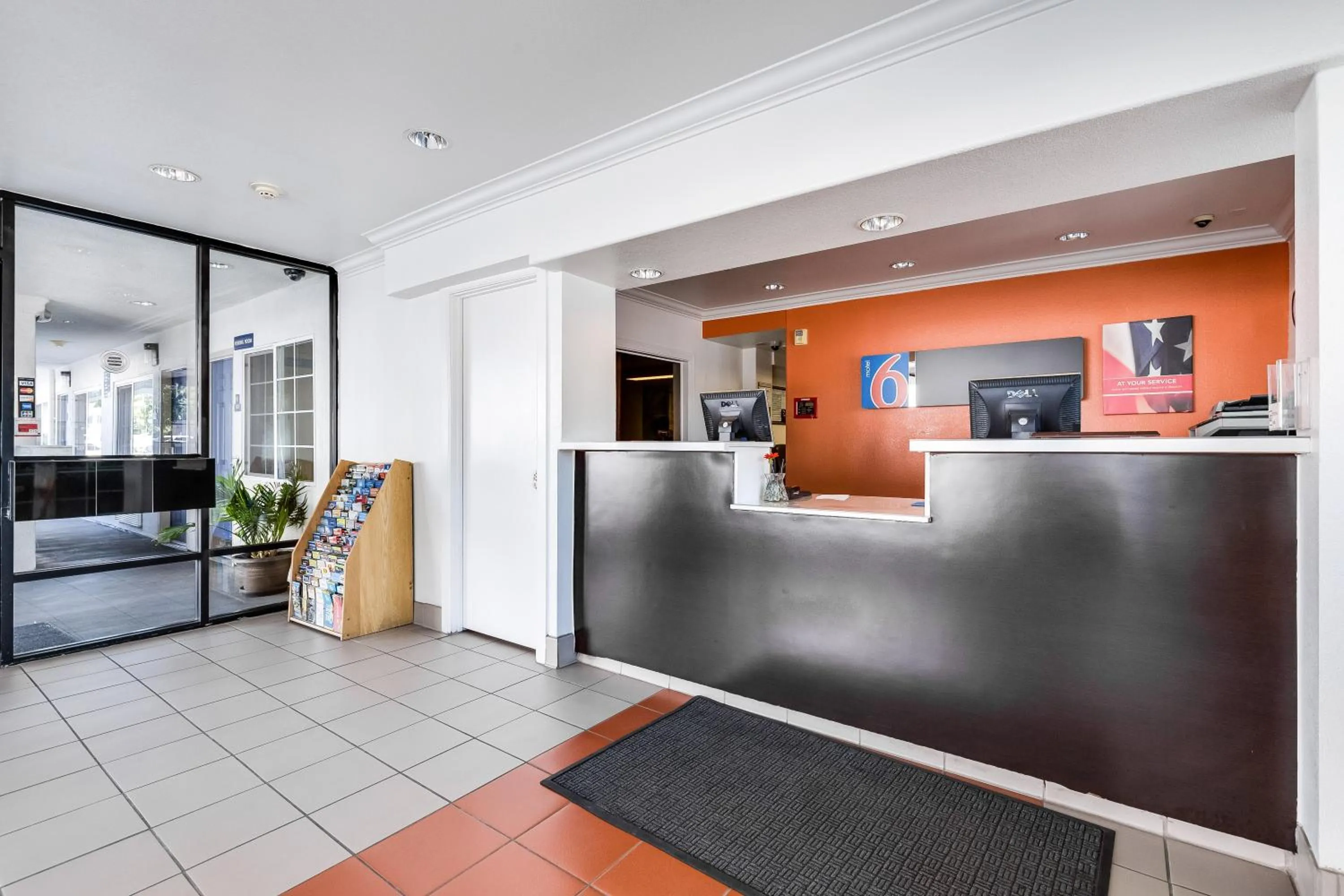 Lobby or reception in Motel 6-San Jose, CA - Convention Center