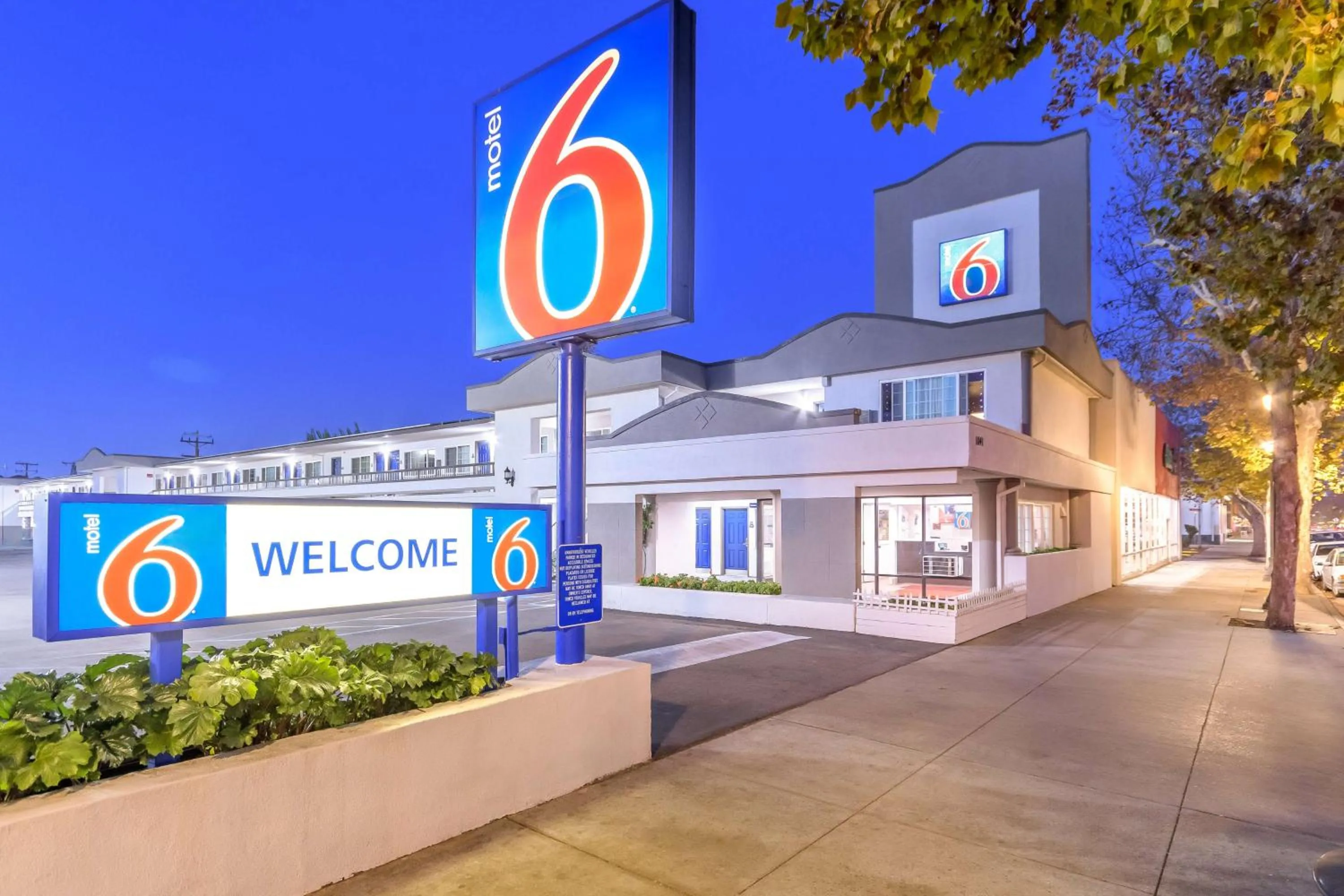 Property building in Motel 6-San Jose, CA - Convention Center