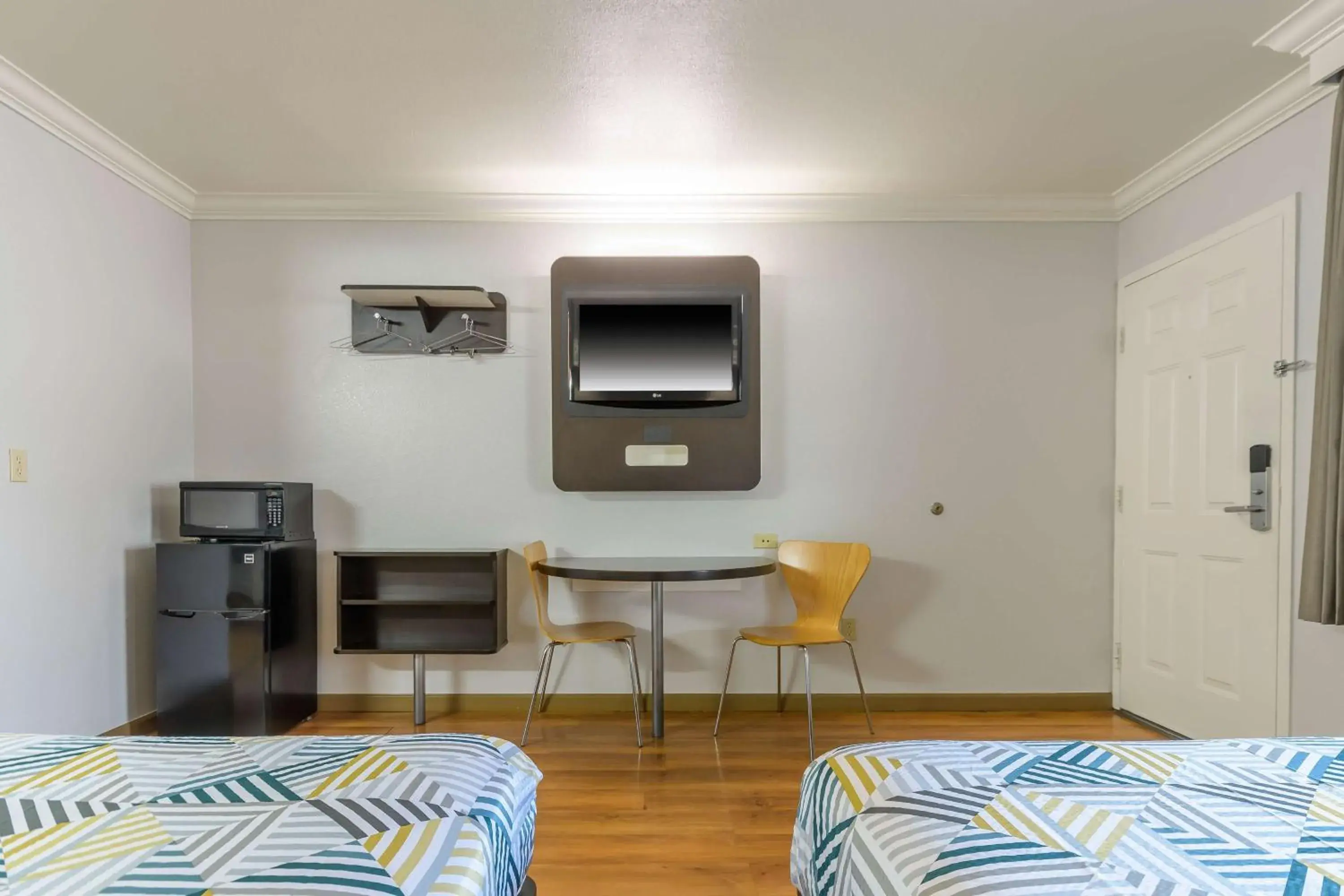 Bedroom, Bed in Motel 6-San Jose, CA - Convention Center Bedroom, Bed in Motel 6-San Jose, CA - Convention Center