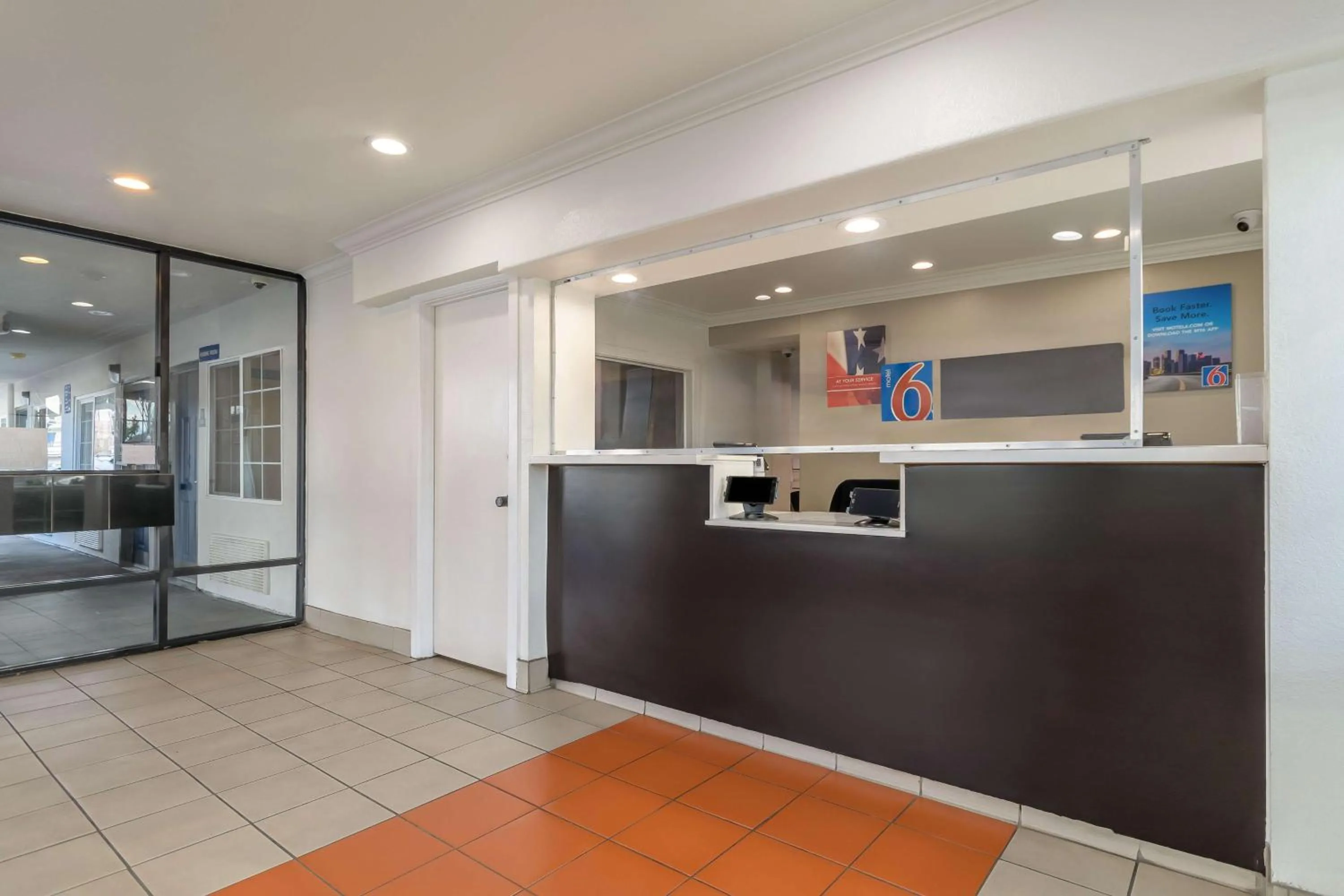 Lobby or reception in Motel 6-San Jose, CA - Convention Center