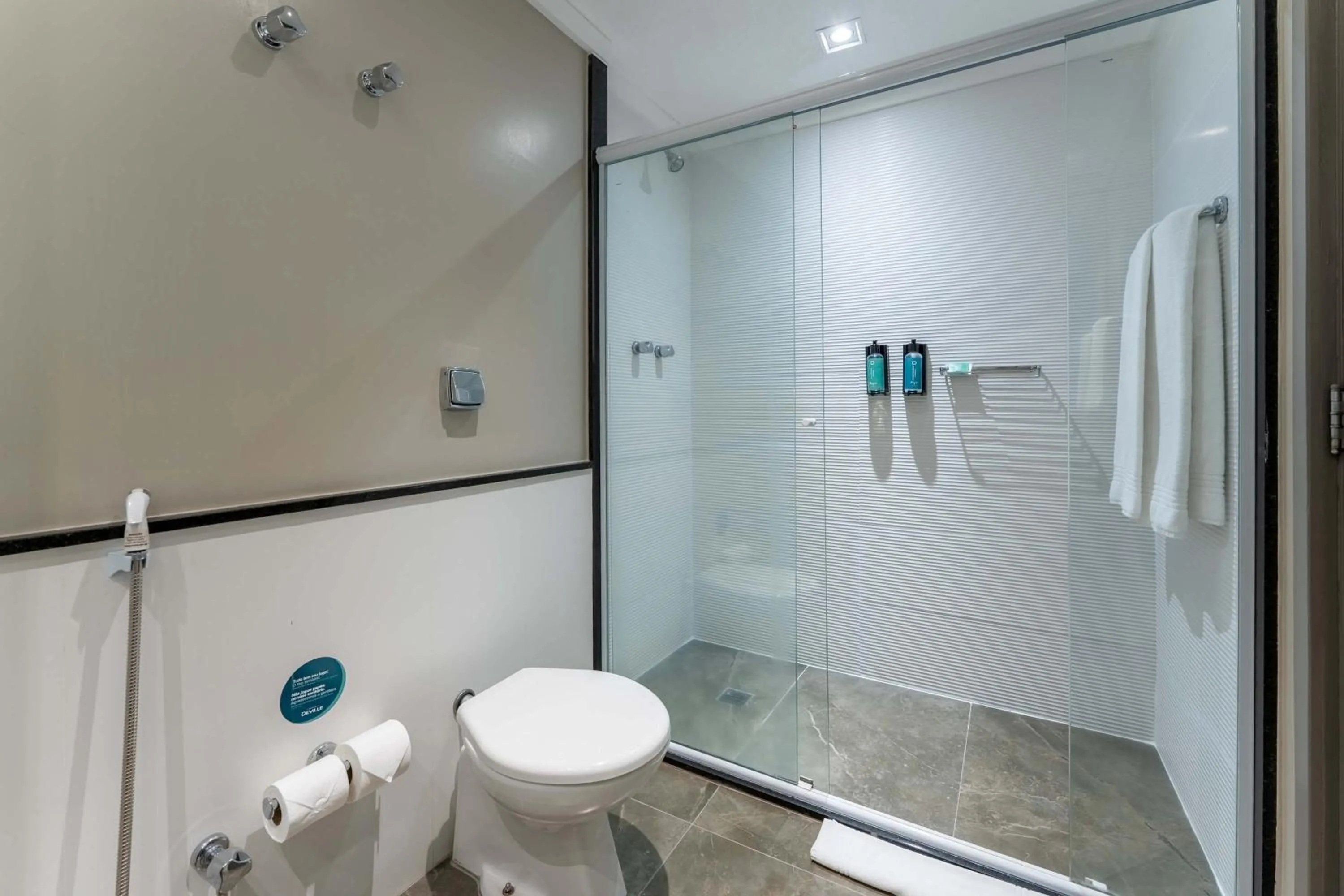 Bathroom in Hotel Deville Prime Cuiabá