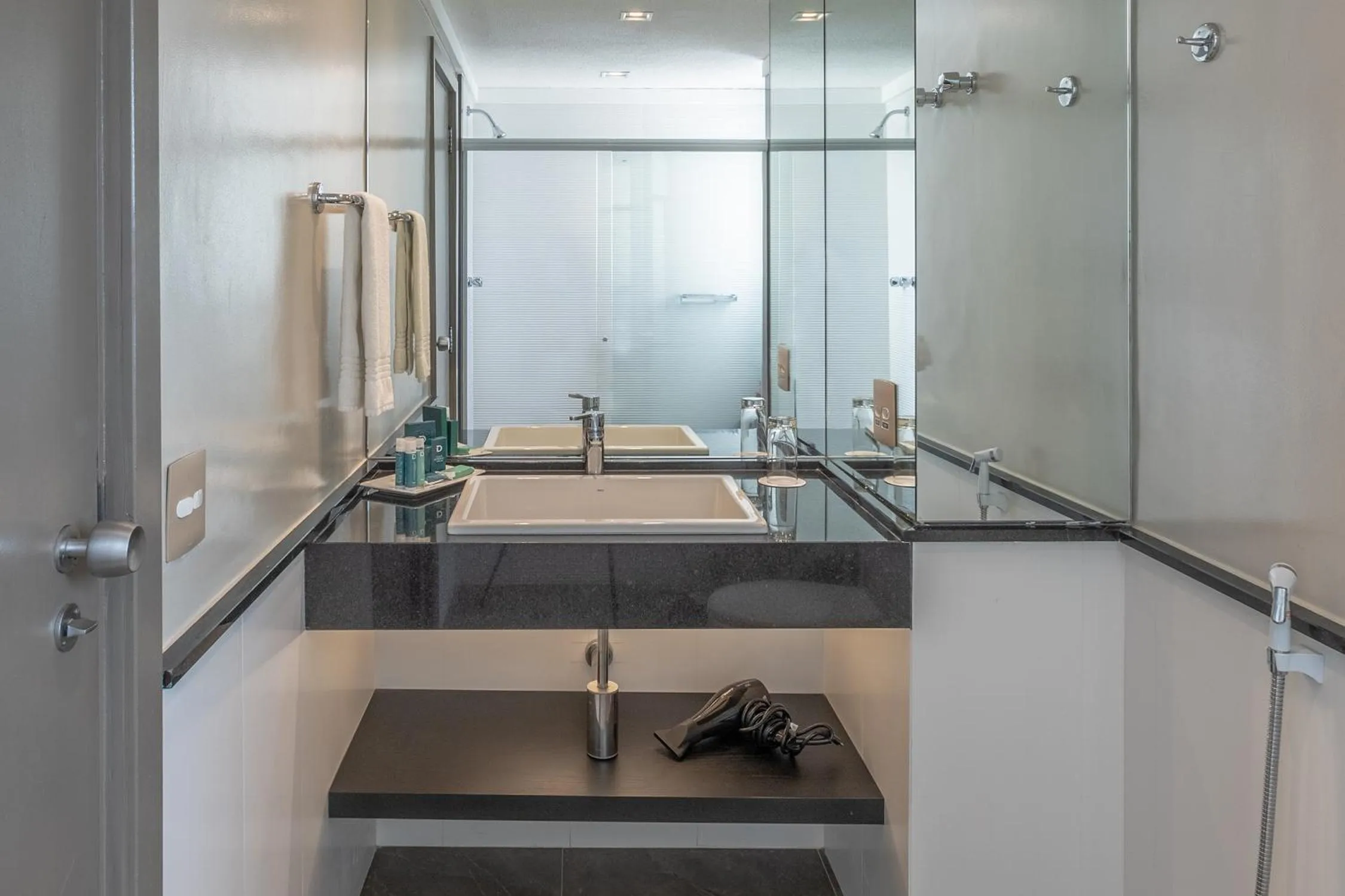 Bathroom in Hotel Deville Prime Cuiabá